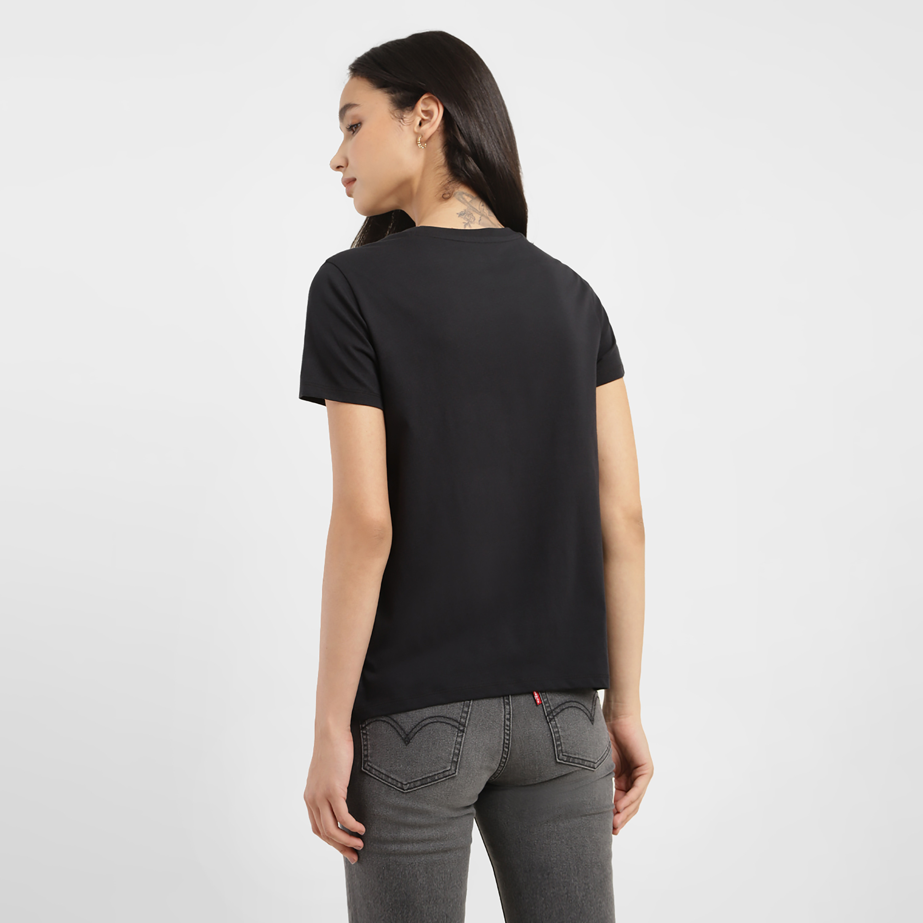 تيشيرت ليفايز بأكمام قصيرة وياقة دائرية مع جرافيك-women-clothing-tshirts-image-4