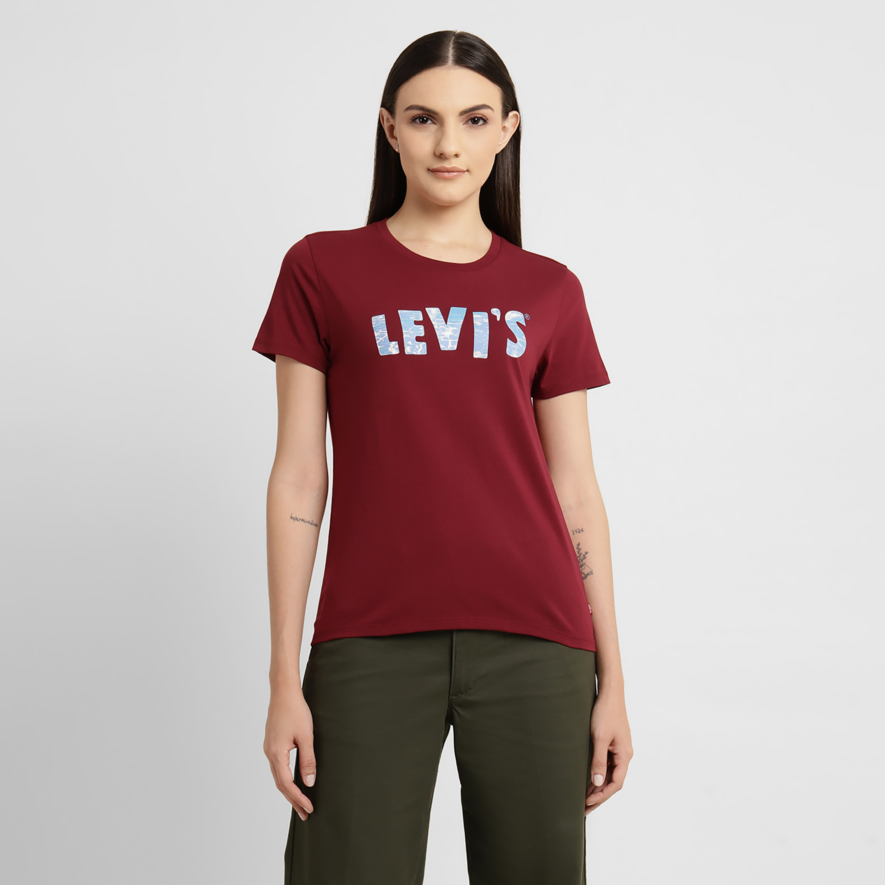 تيشيرت ليفايز بأكمام قصيرة وياقة دائرية مع جرافيك-women-clothing-tshirts-image-1