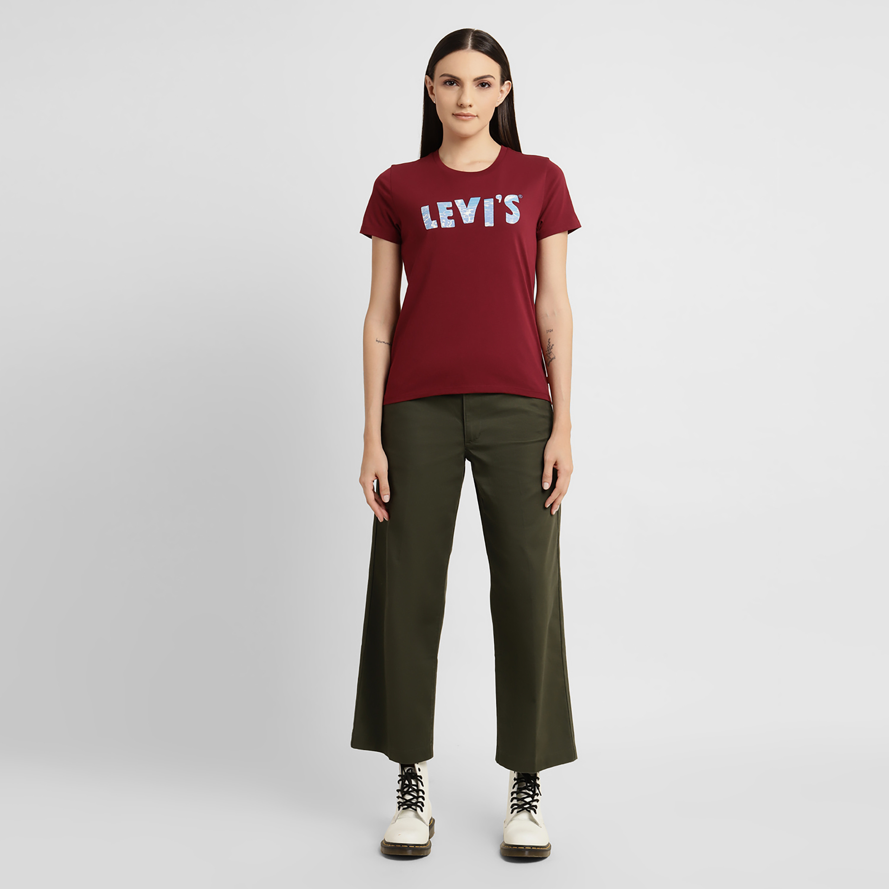 تيشيرت ليفايز بأكمام قصيرة وياقة دائرية مع جرافيك-women-clothing-tshirts-image-2