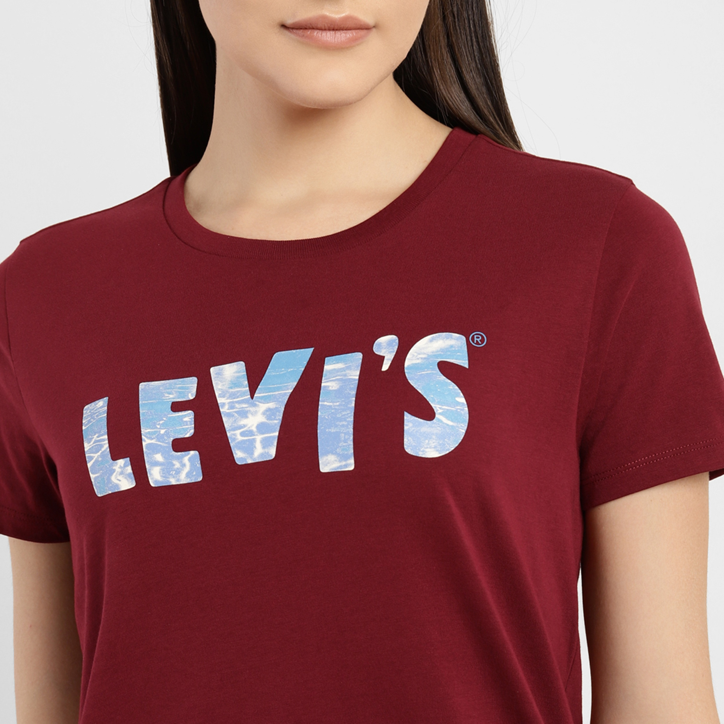 تيشيرت ليفايز بأكمام قصيرة وياقة دائرية مع جرافيك-women-clothing-tshirts-image-3