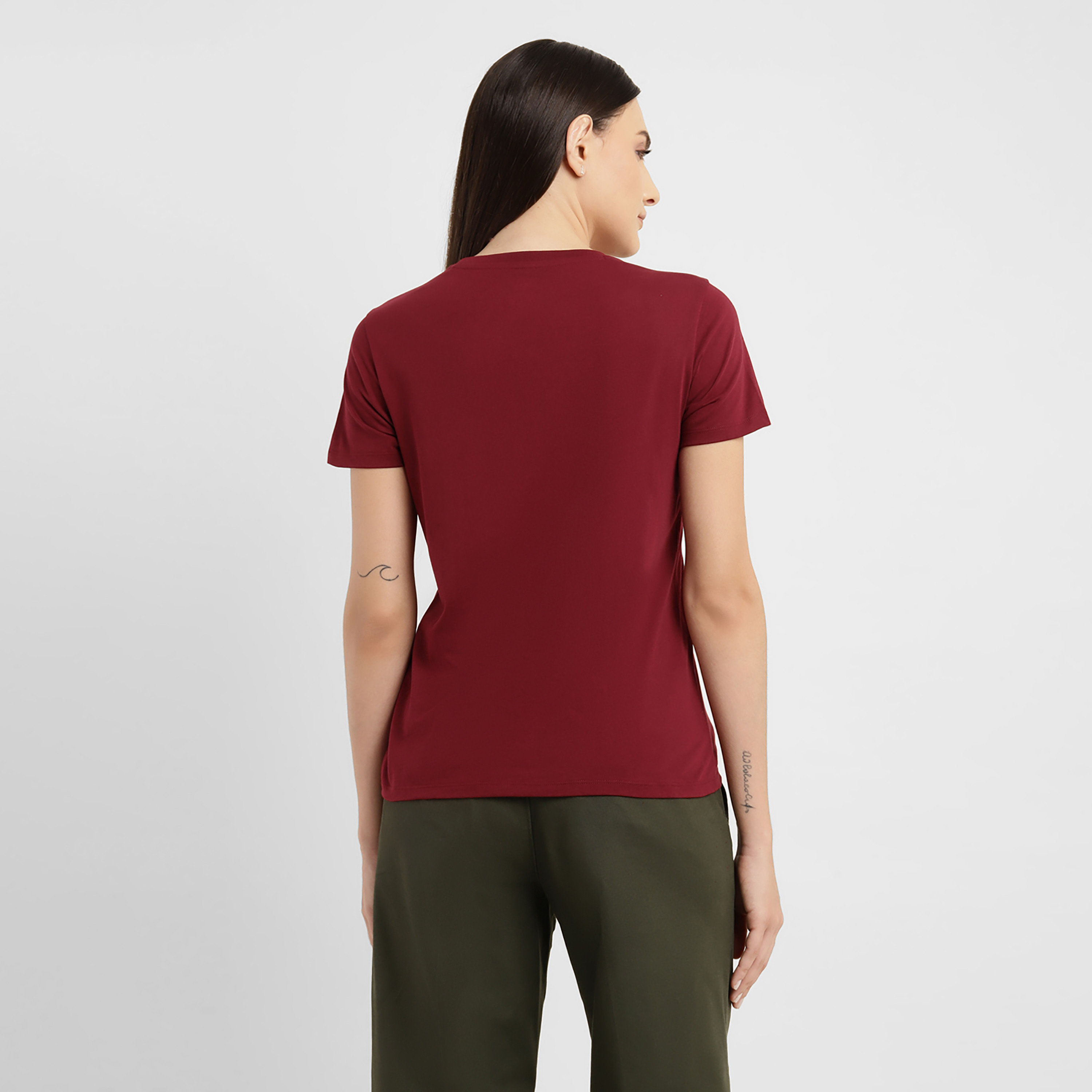 تيشيرت ليفايز بأكمام قصيرة وياقة دائرية مع جرافيك-women-clothing-tshirts-image-4