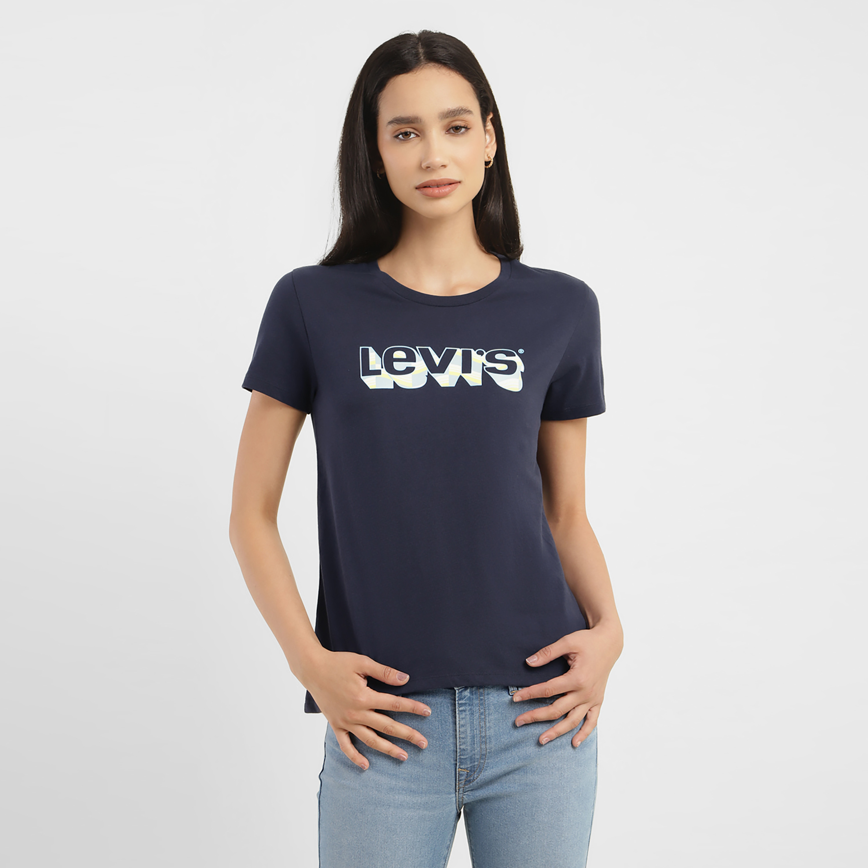 تيشيرت ليفايز بأكمام قصيرة وياقة دائرية مع جرافيك-women-clothing-tshirts-image-1