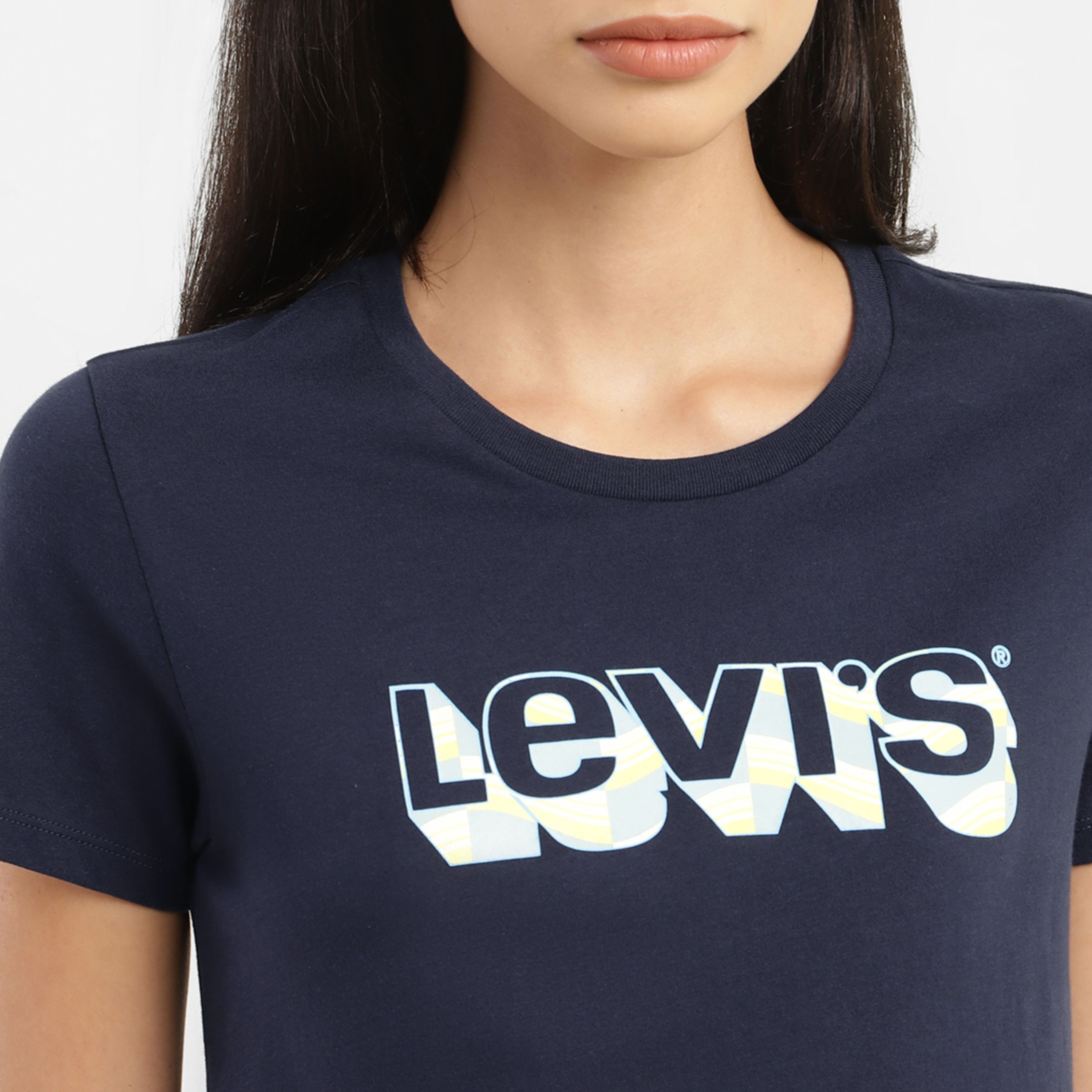 تيشيرت ليفايز بأكمام قصيرة وياقة دائرية مع جرافيك-women-clothing-tshirts-image-3