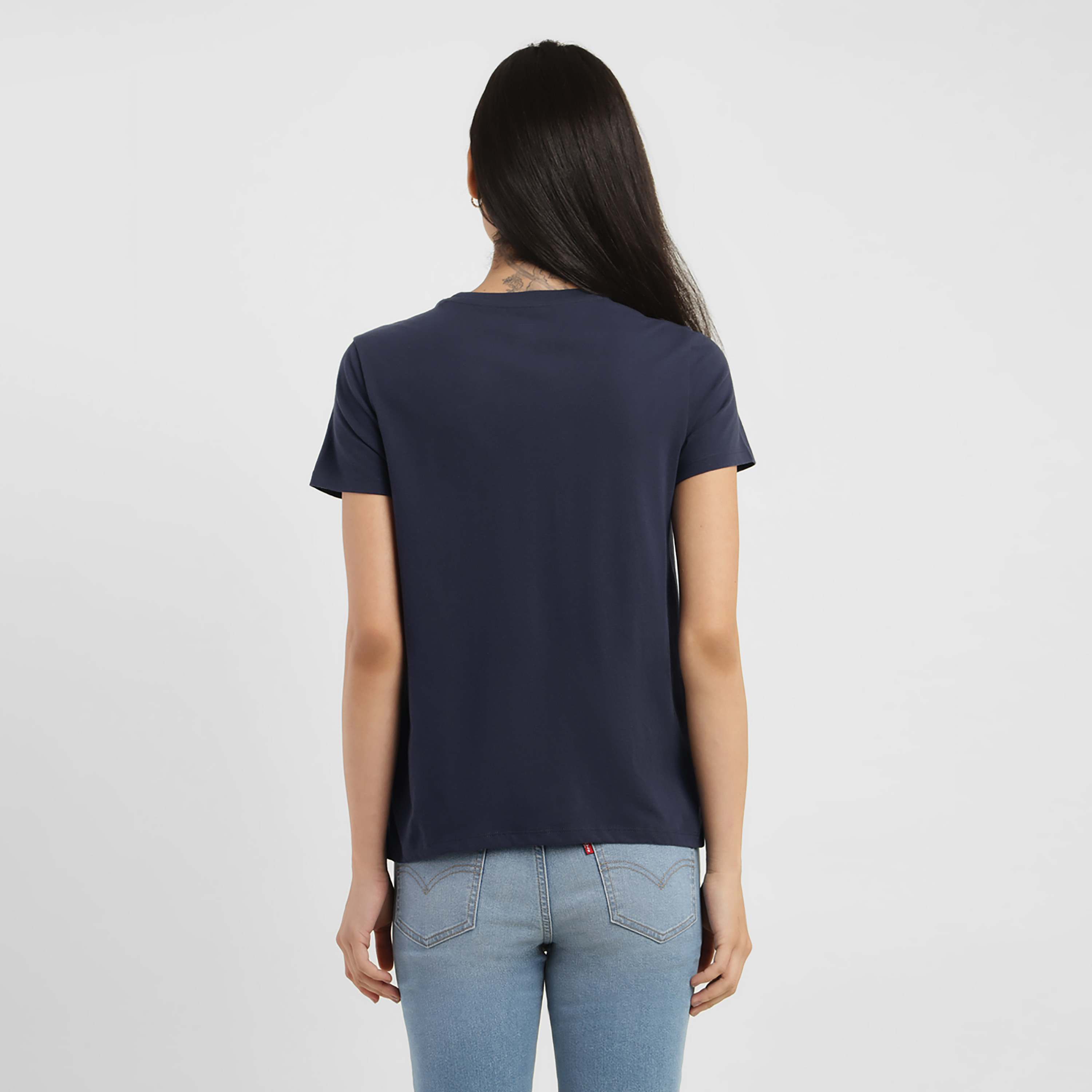تيشيرت ليفايز بأكمام قصيرة وياقة دائرية مع جرافيك-women-clothing-tshirts-image-4