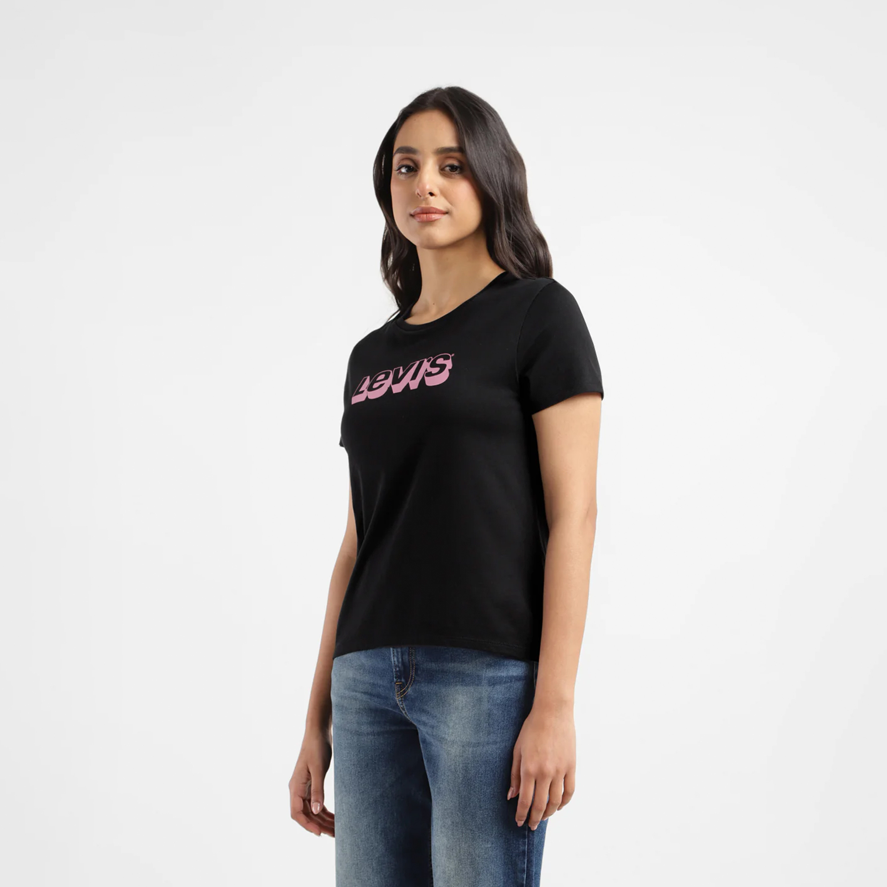ليفايز- تي شيرت برقبة دائرية وأكمام قصيرة وشعار-women-clothing-tshirts-image-4