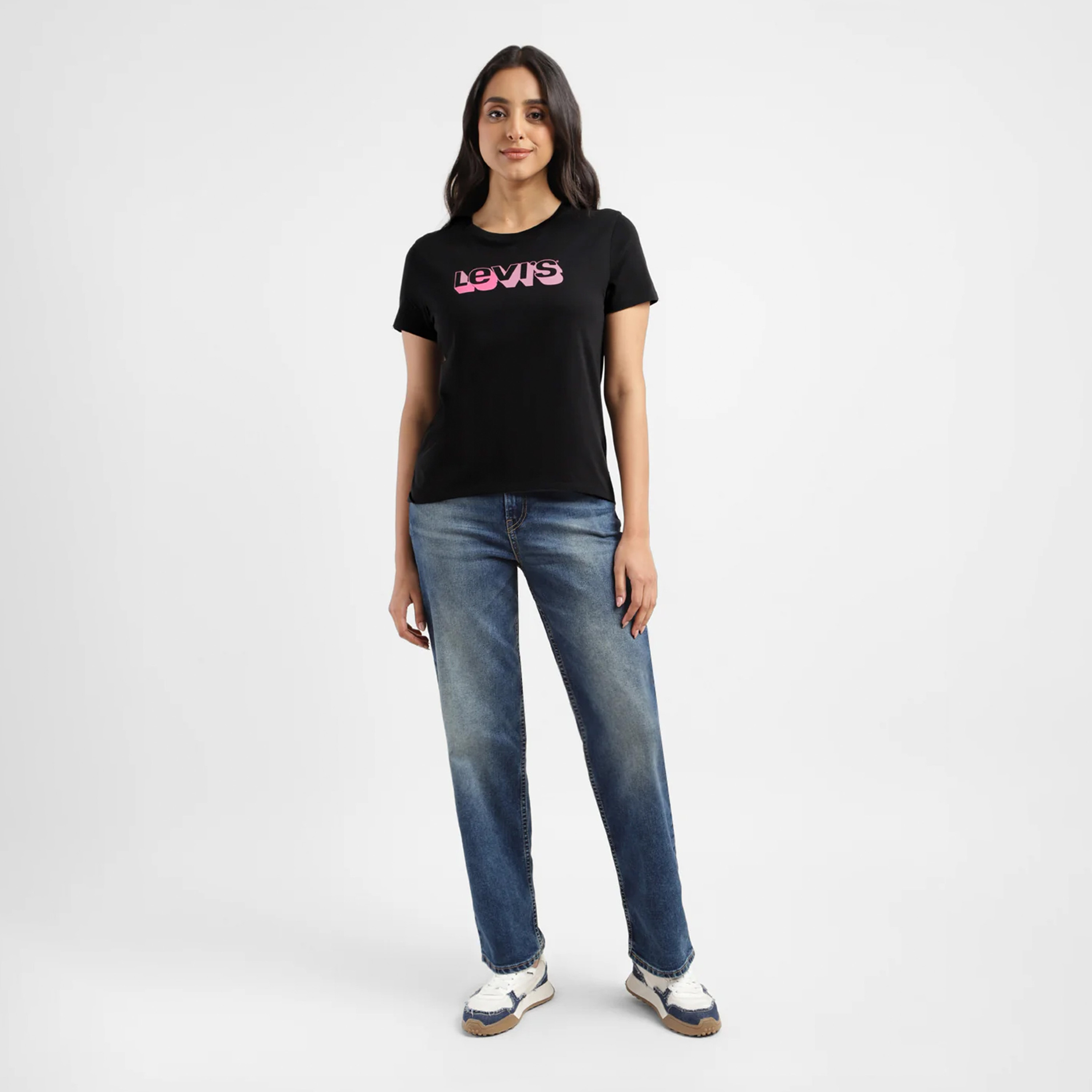 ليفايز- تي شيرت برقبة دائرية وأكمام قصيرة وشعار-women-clothing-tshirts-image-6