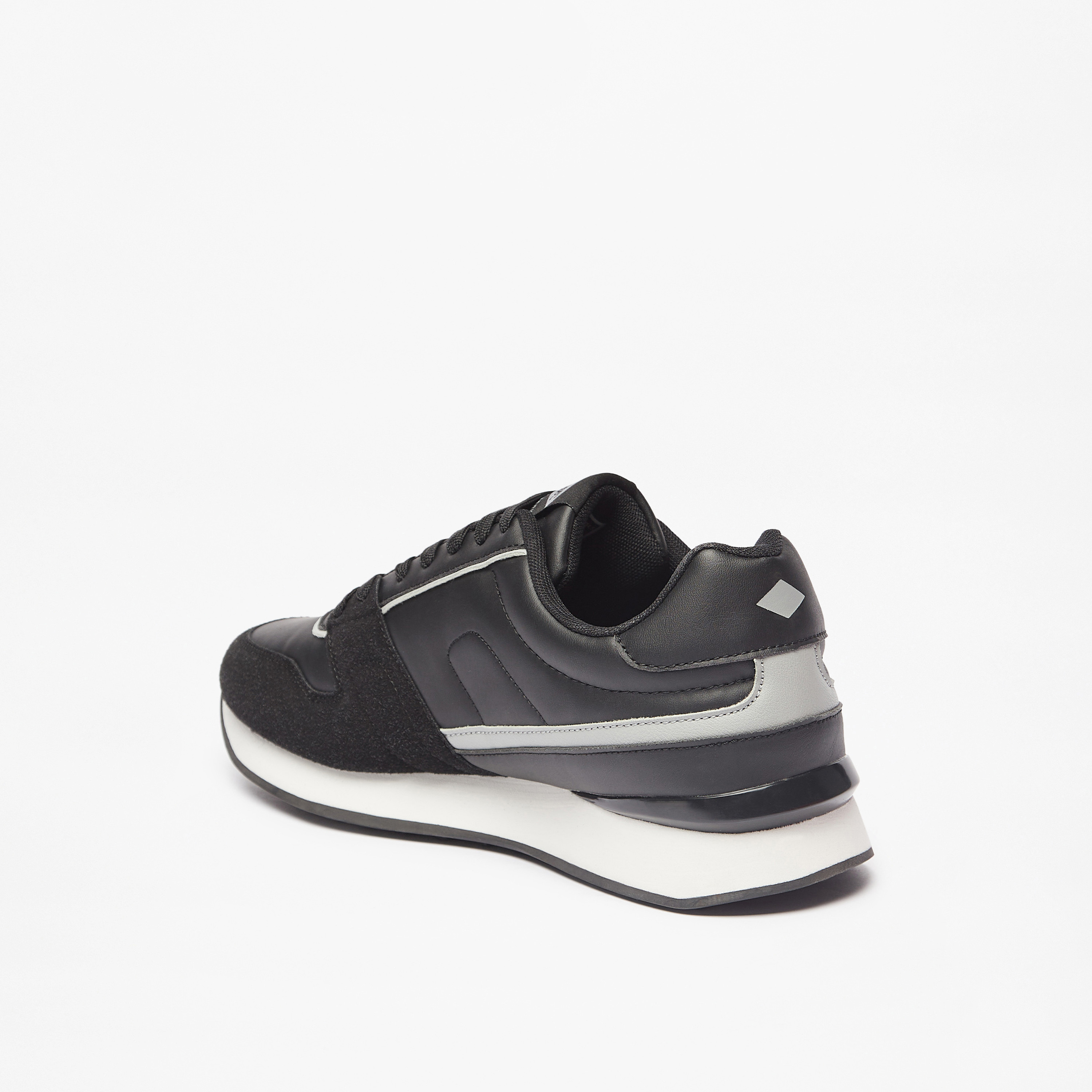 حذاء سنيكرز بتفاصيل شعار ورباط إغلاق للرجال من لي كوبر-men-shoes-sneakers-image-2