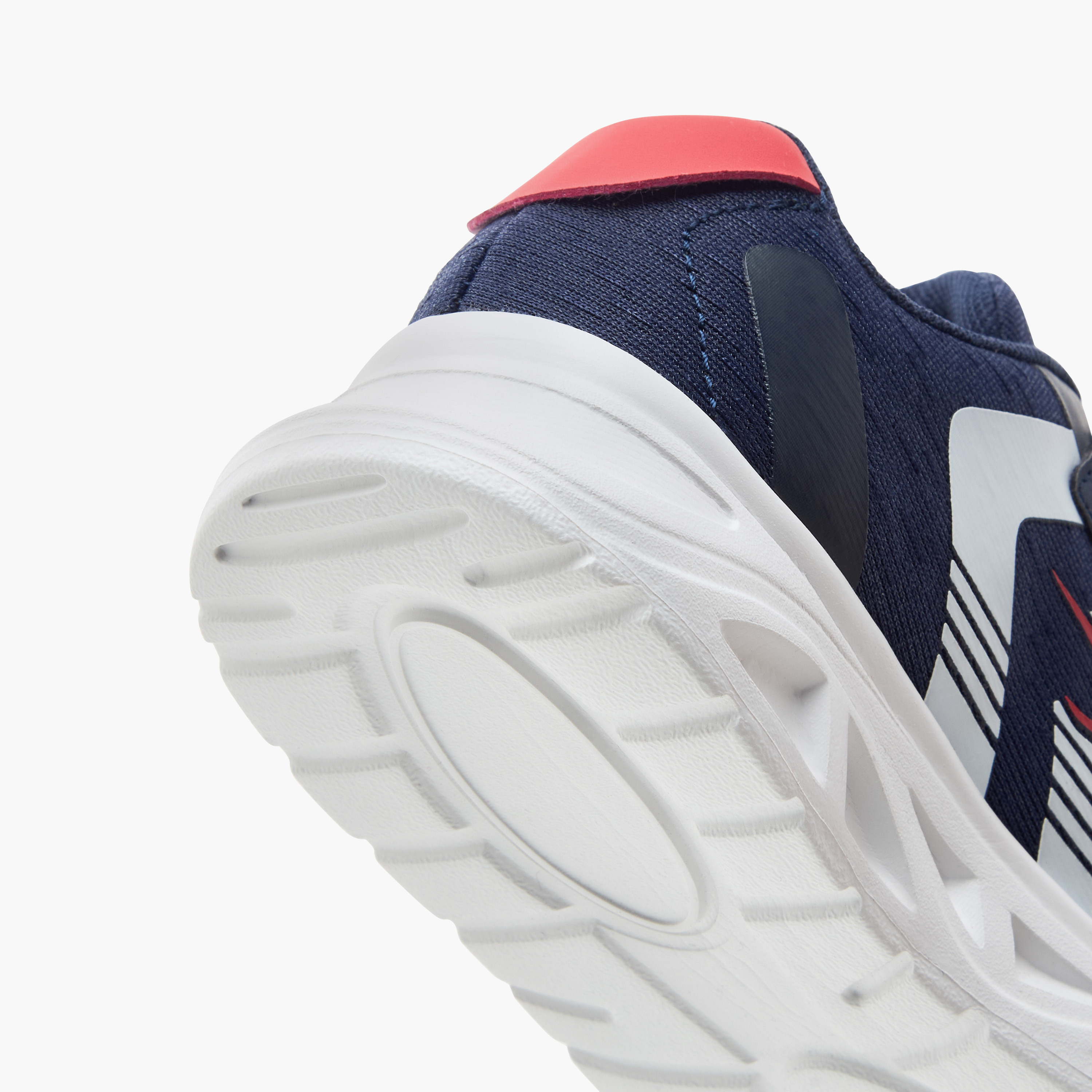 حذاء رياضي بشريط إغلاق لاصق وطبعات من داش-boys-shoes-schoolshoes-image-5