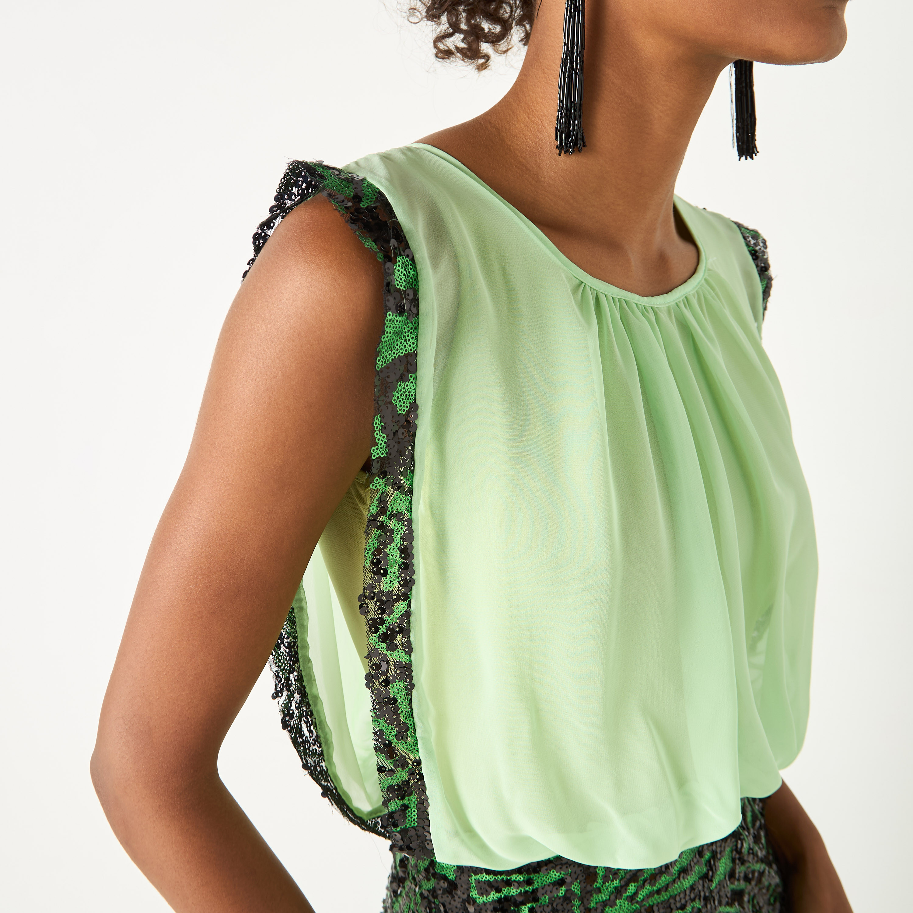فستان طويل دون أكمام بياقة مستديرة وتطريزات ترتر من جولدن أبل-women-clothing-dresses-image-5