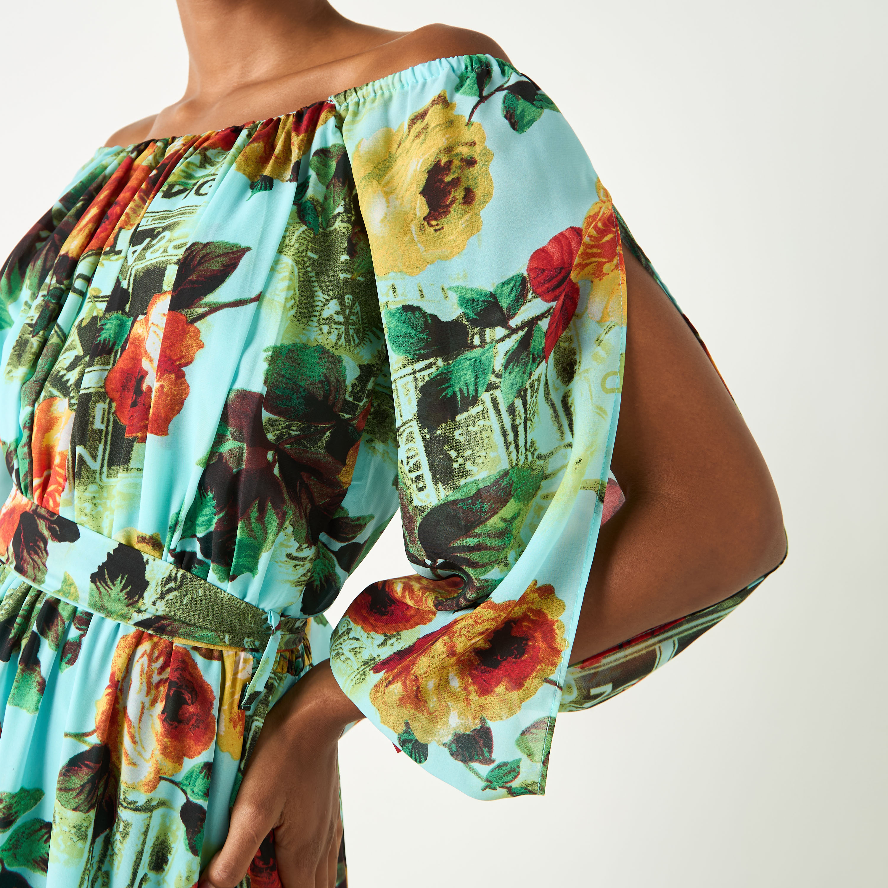 فستان بأكتاف مكشوفة وطبعات زهرية وحزام ربط من جولدن آبل-women-clothing-dresses-image-5