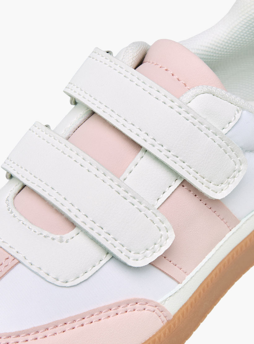 حذاء سنيكرز بقوالب ملونة وشريط إغلاق لاصق للبنات من جونيورز-girls-shoes-sneakers-image-4