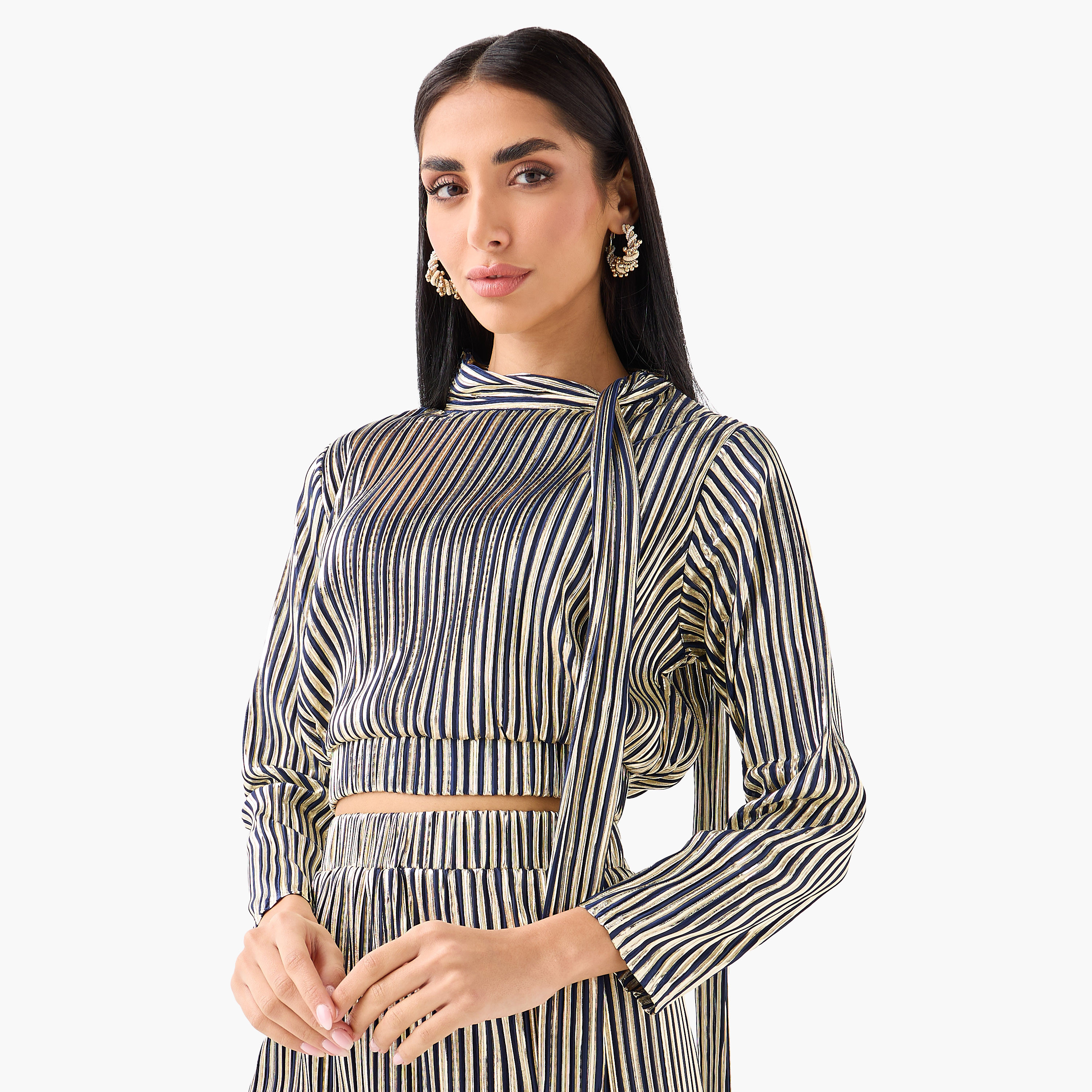 طقم نسائي مكون من بلوزة بياقة تربط وبنطلون بتصميم مخطط من غولدن أبل-women-clothing-coordsets-image-3