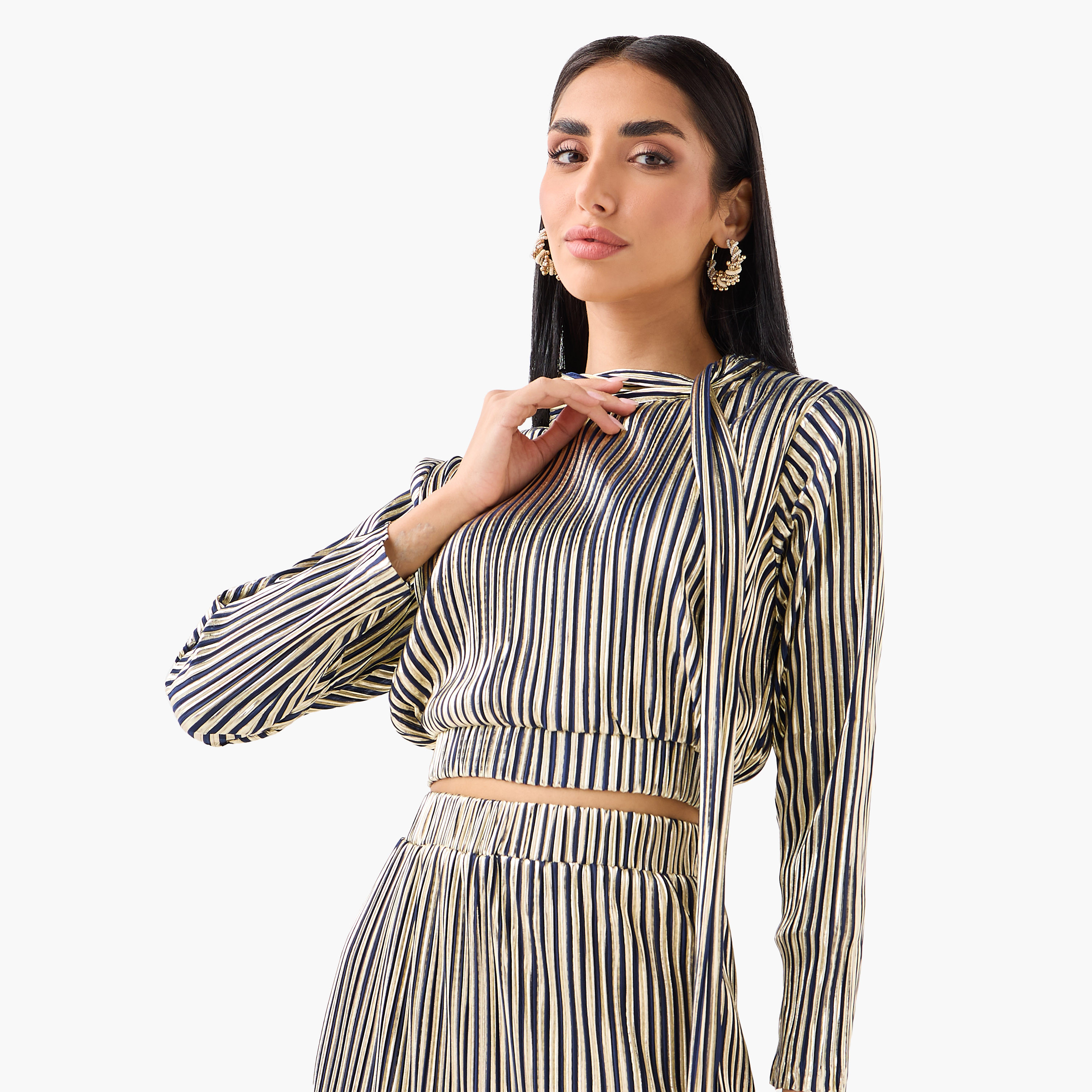 طقم نسائي مكون من بلوزة بياقة تربط وبنطلون بتصميم مخطط من غولدن أبل-women-clothing-coordsets-image-6