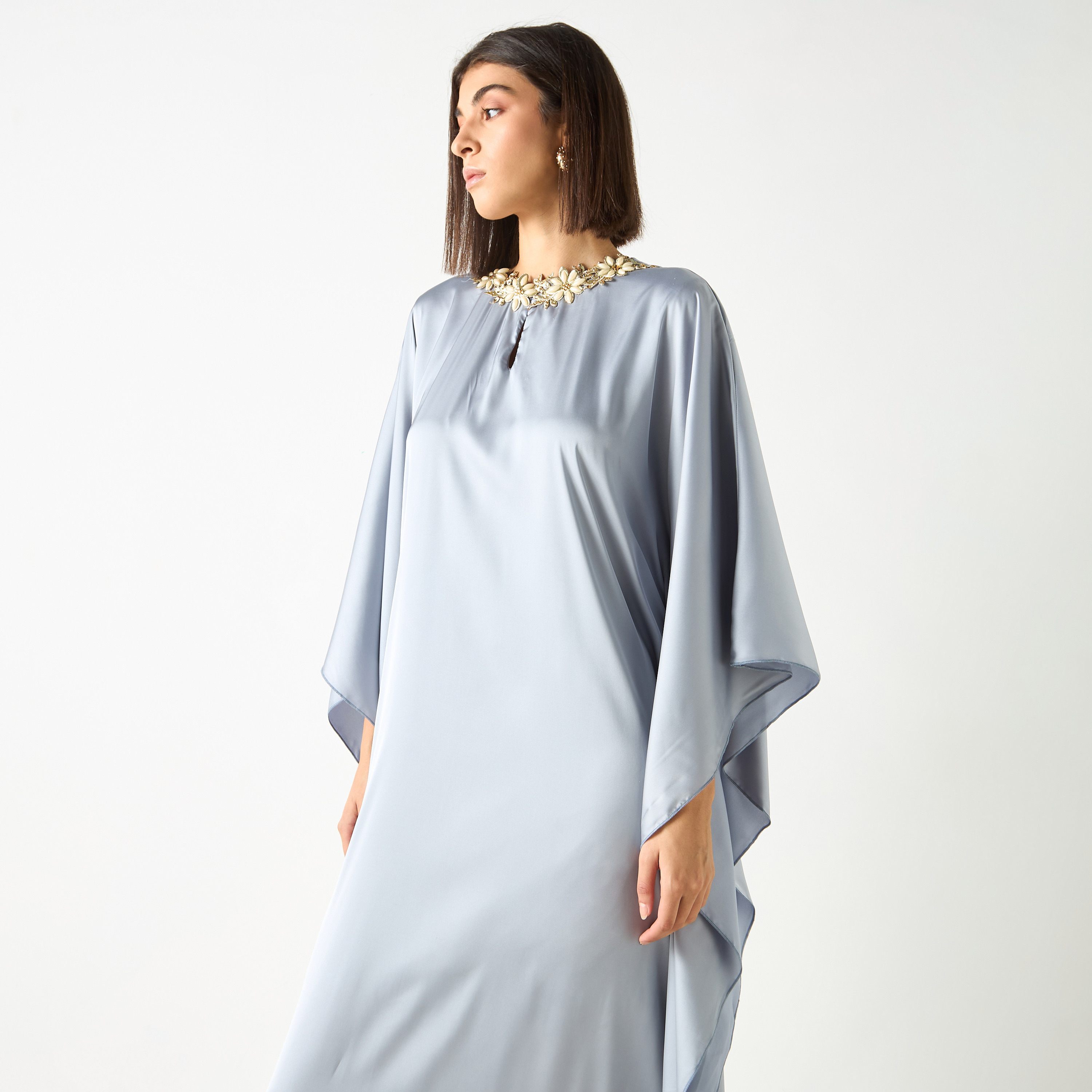 فستان قفطان بزينة أزهار وياقة بفتحة من جولدن أبل-women-clothing-dresses-image-3