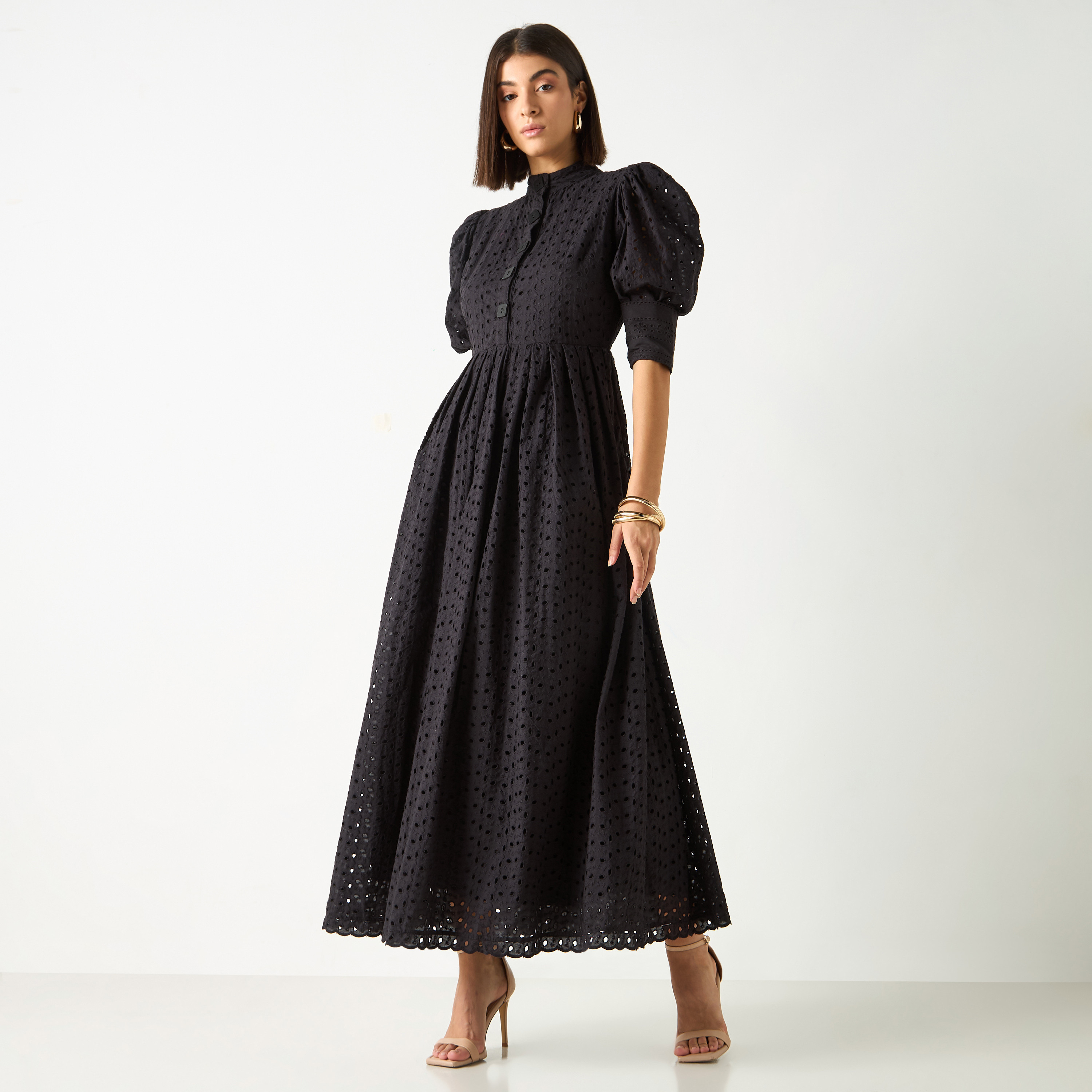 فستان بياقة ماندرين وأكمام منفوخة وتفاصيل شيفلي من جولدن آبل-women-clothing-dresses-image-6