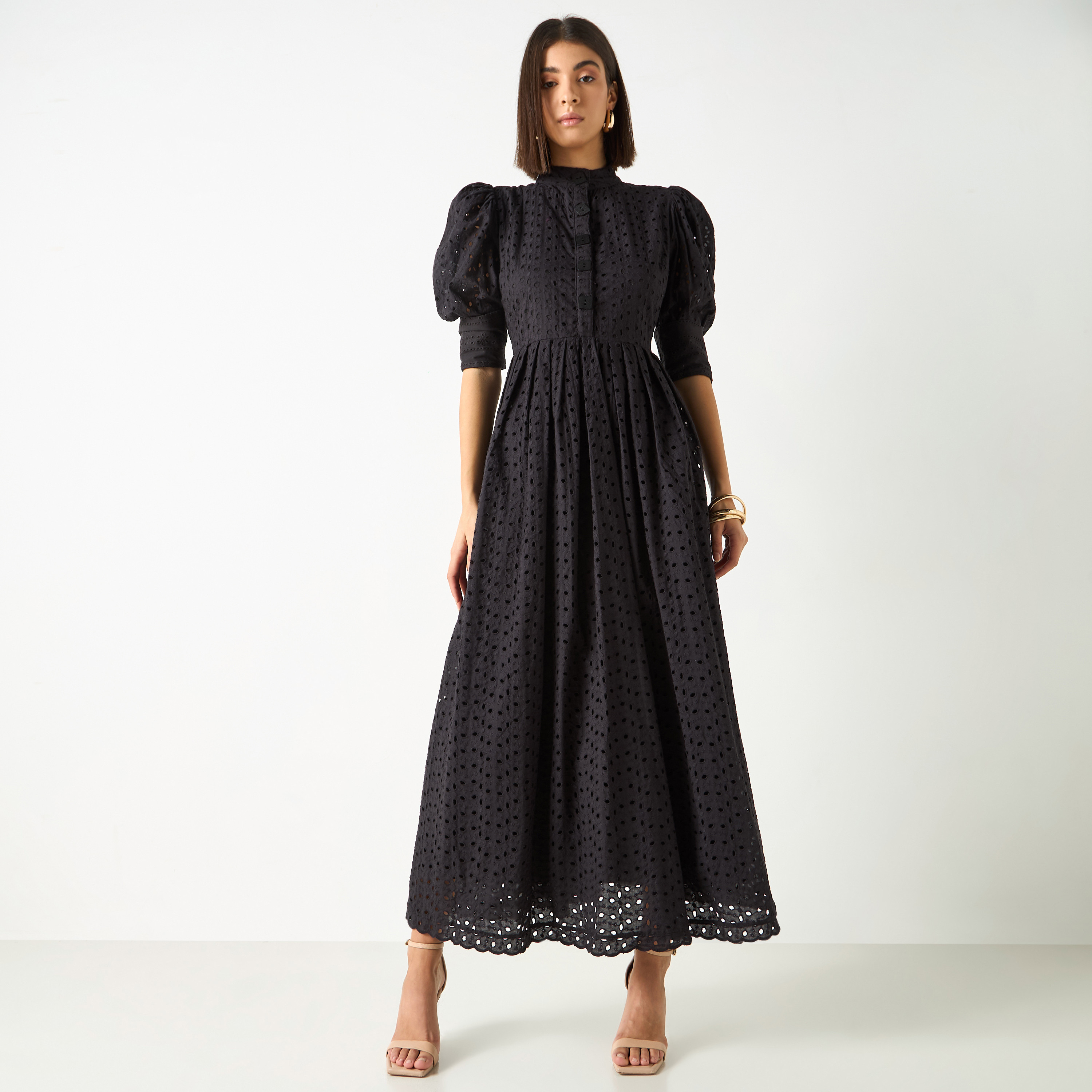 فستان بياقة ماندرين وأكمام منفوخة وتفاصيل شيفلي من جولدن آبل-women-clothing-dresses-image-7