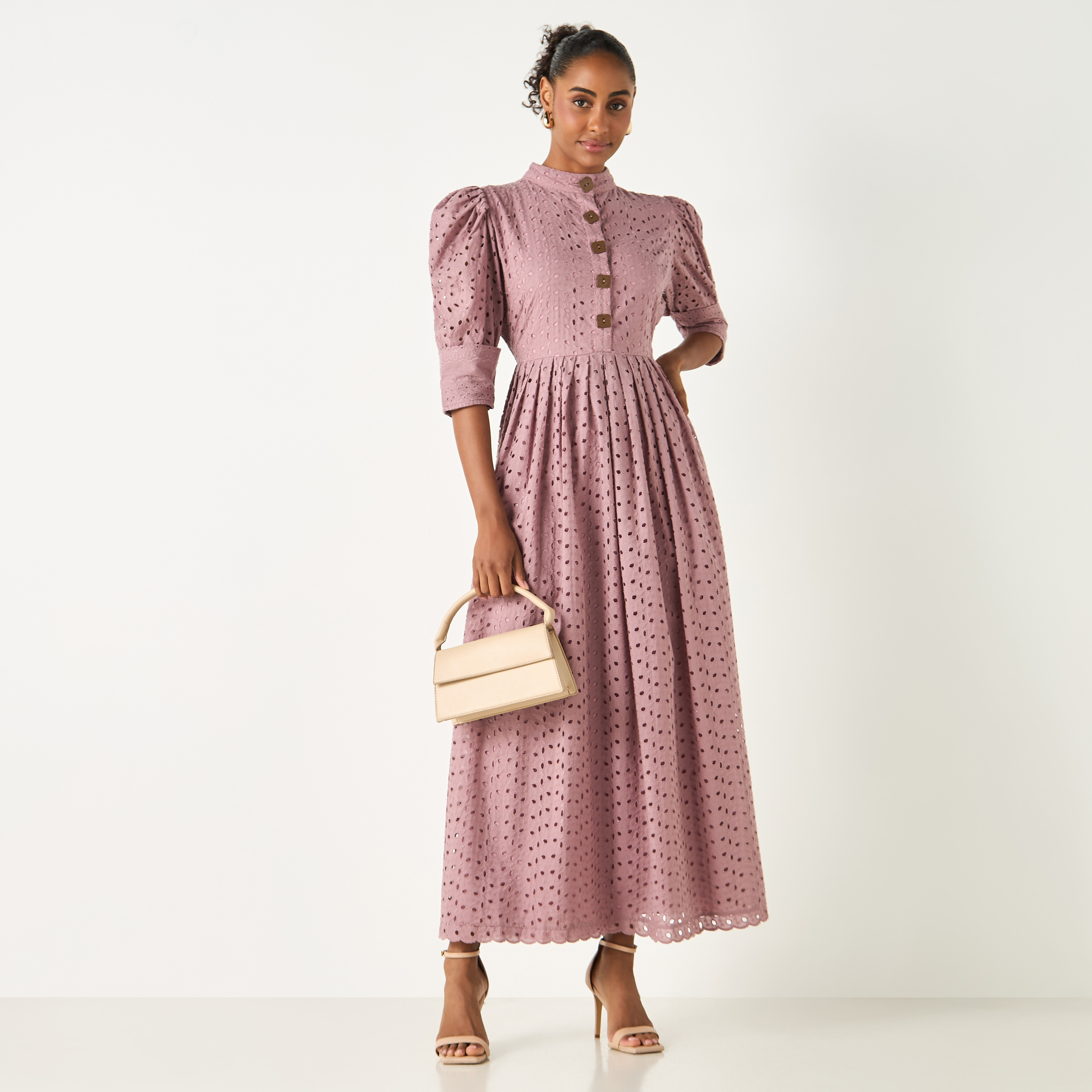 فستان بياقة ماندرين وأكمام منفوخة وتفاصيل شيفلي من جولدن آبل-women-clothing-dresses-image-1