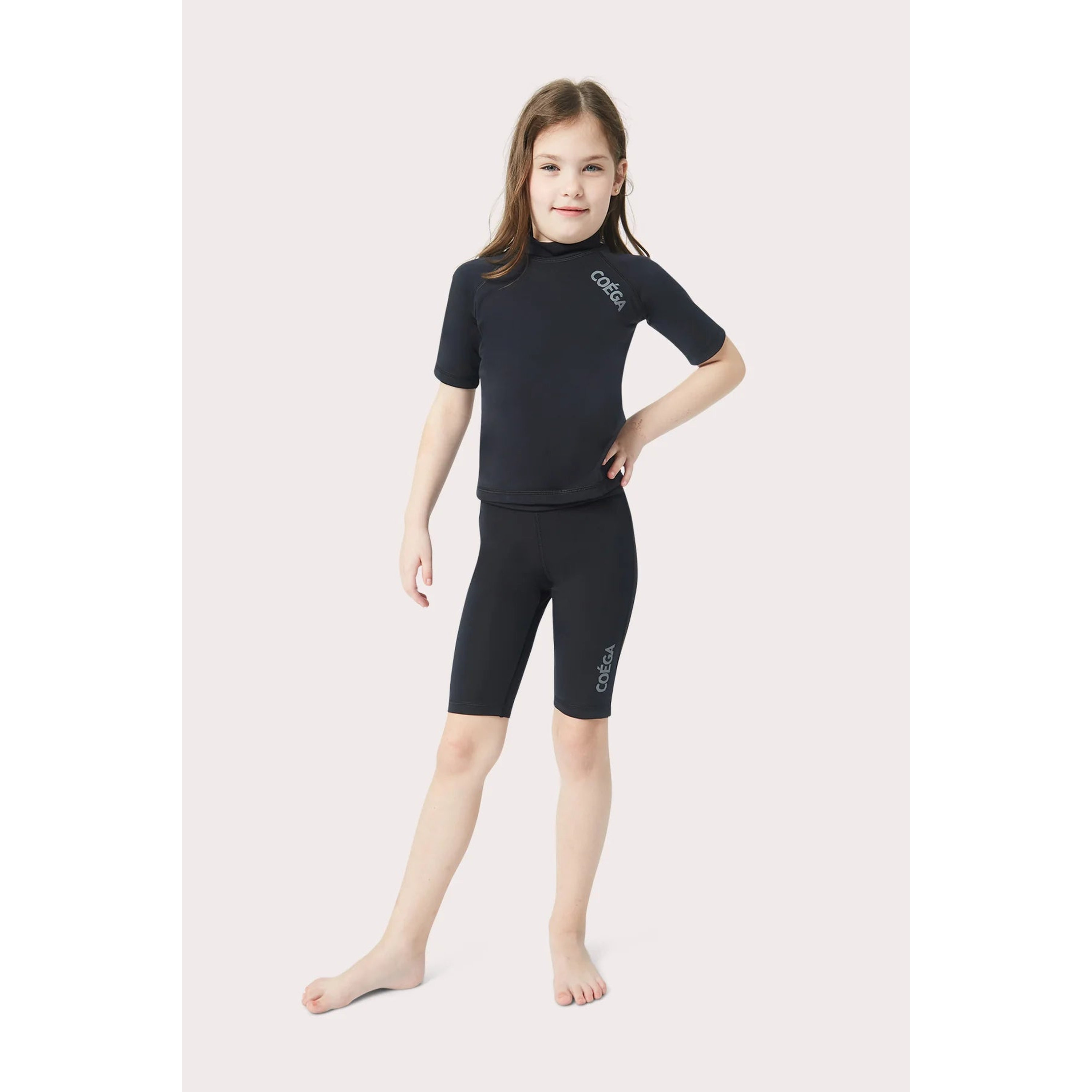 شورتات السباحة الطويلة من فتيات كويغا – أسود صلب-girls-clothing-sportswear-swimwear-image-2