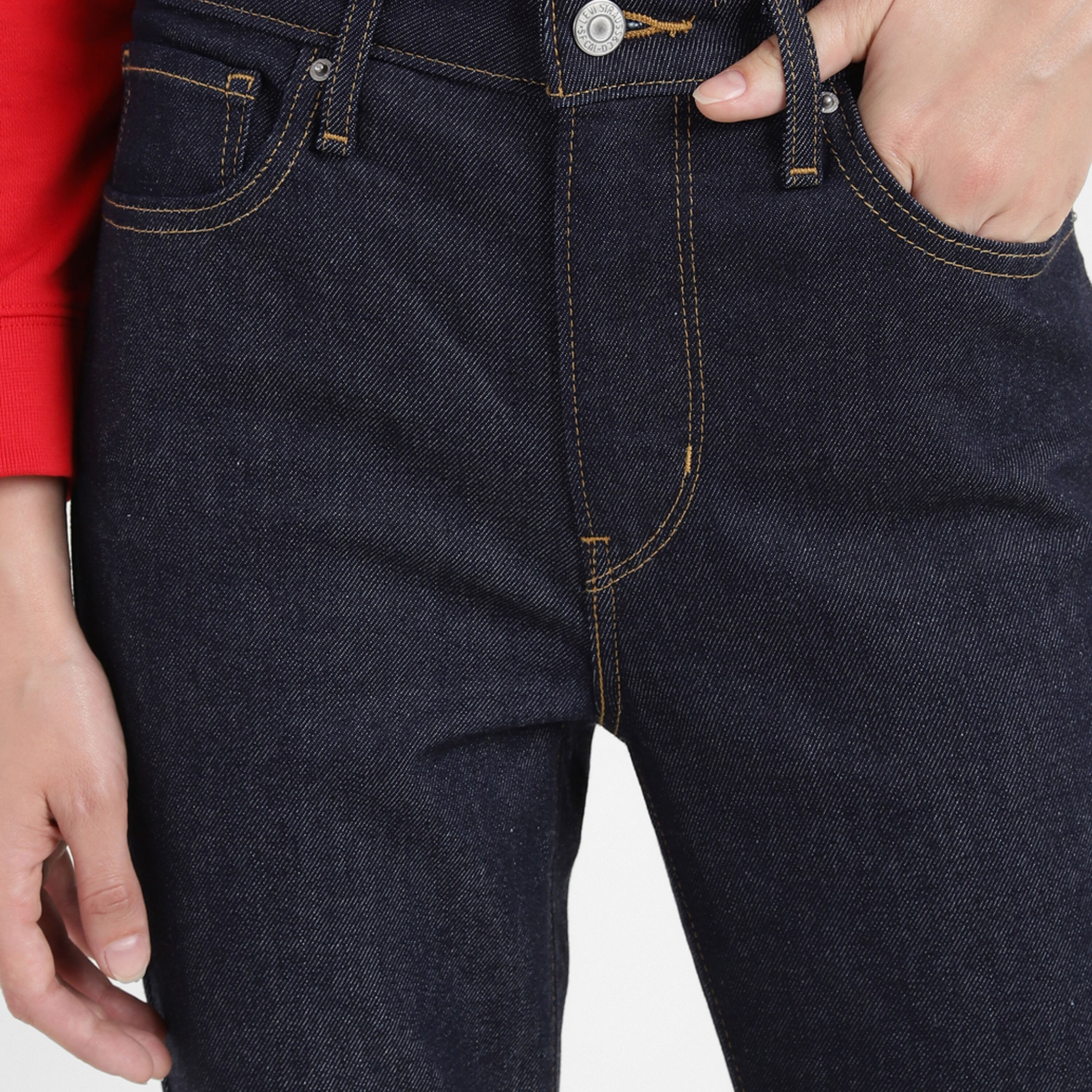 بنطلون جينز بجيوب من ليفايز بلون أزرق غامق سادة مع فيت بضيقة بخصر مرتفع للنساء-women-clothing-bottoms-jeans-image-4