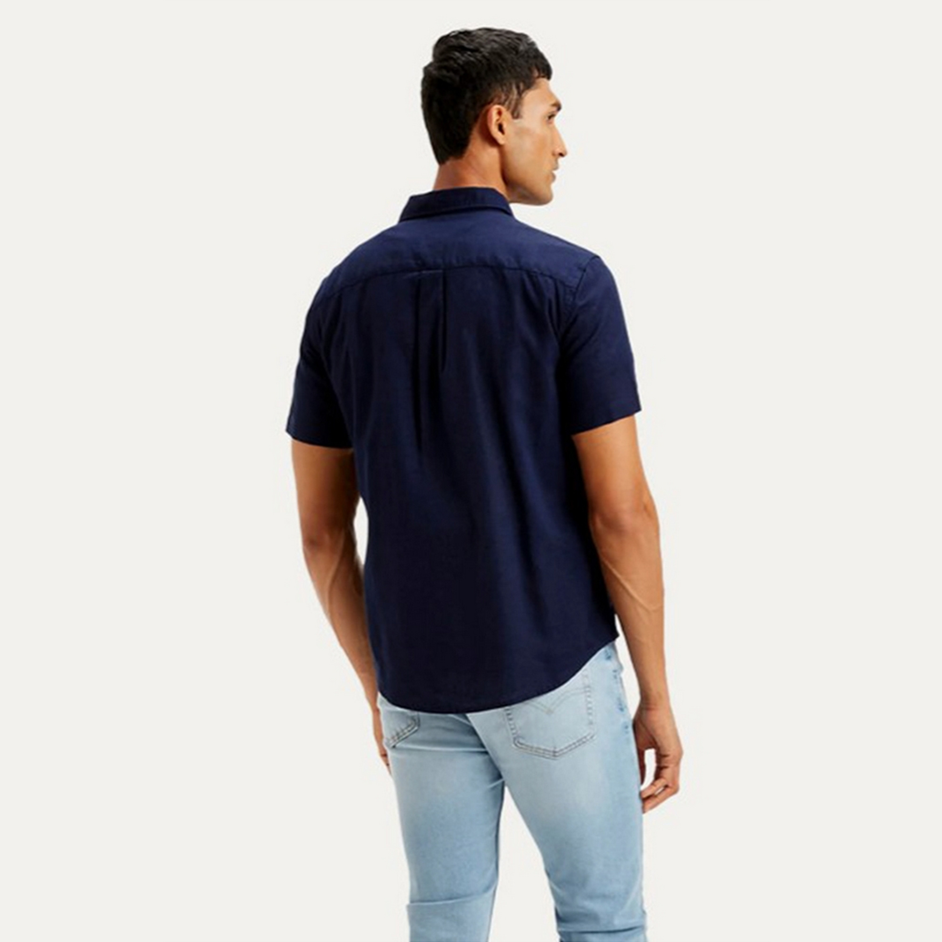 قميص رجالي سادة بياقة وأكمام قصيرة من ليفايس-men-clothing-shirts-image-3