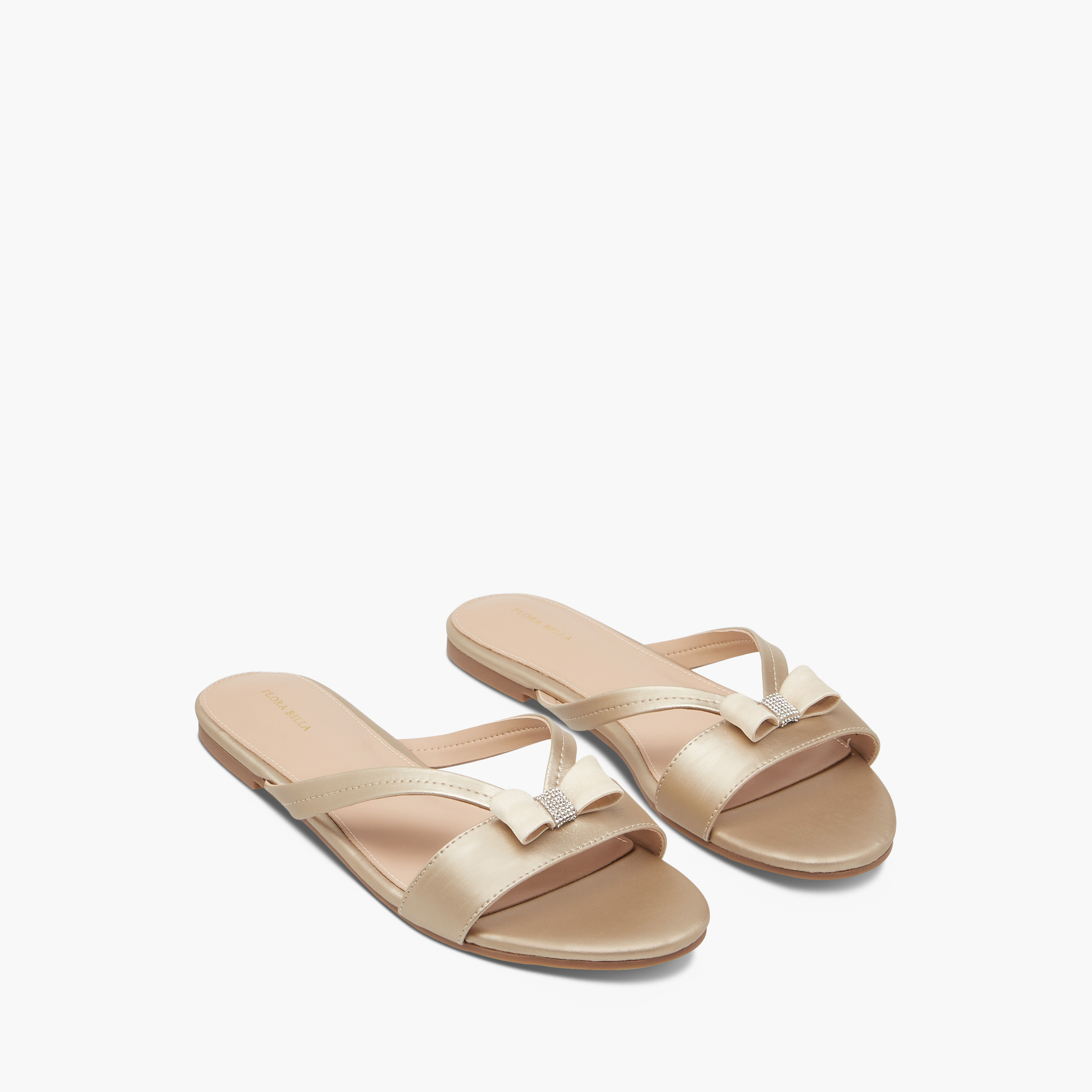 صندل سهل الارتداء بزينة فيونكة من فلورا بيلا-women-shoes-flats-sandals-image-1