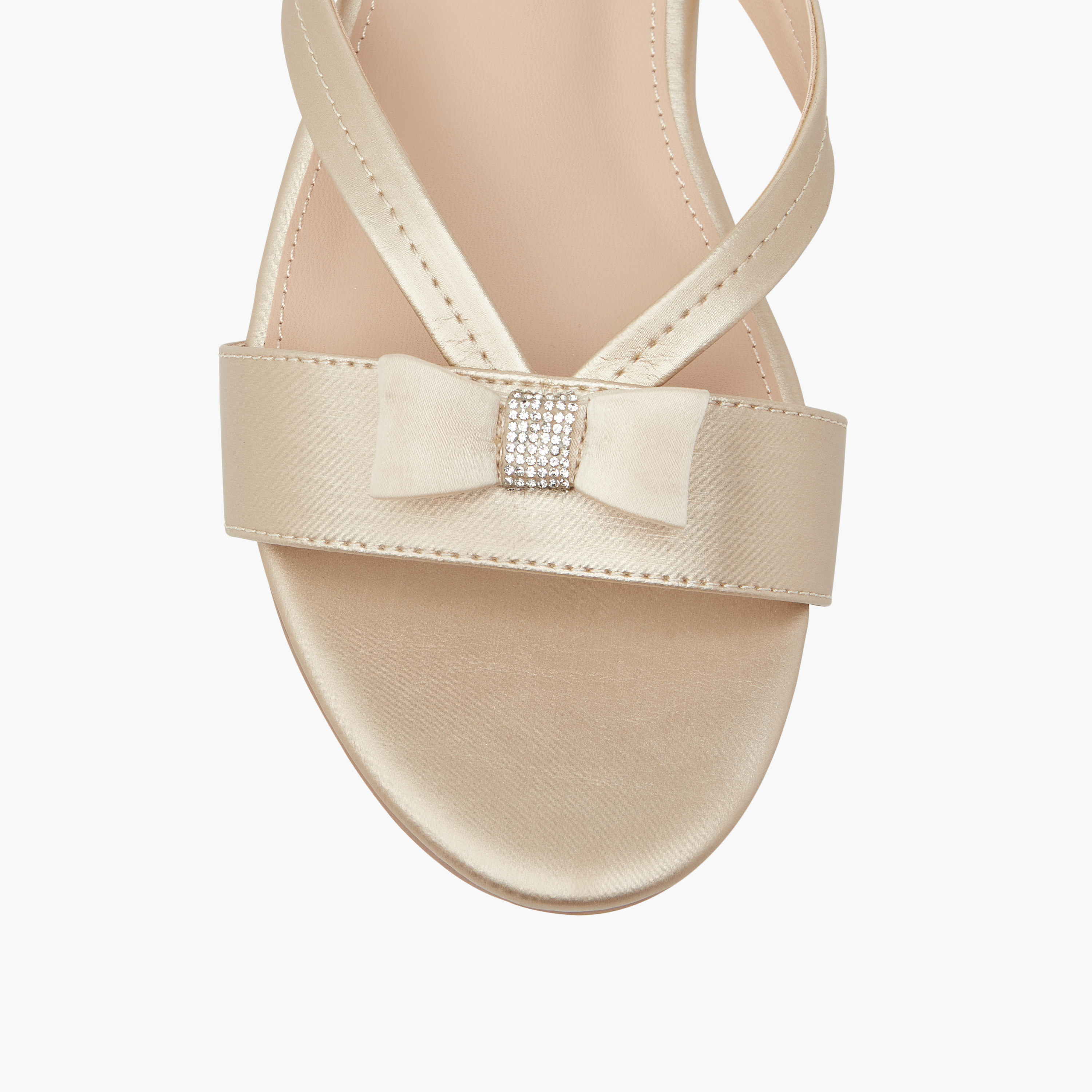 صندل سهل الارتداء بزينة فيونكة من فلورا بيلا-women-shoes-flats-sandals-image-4