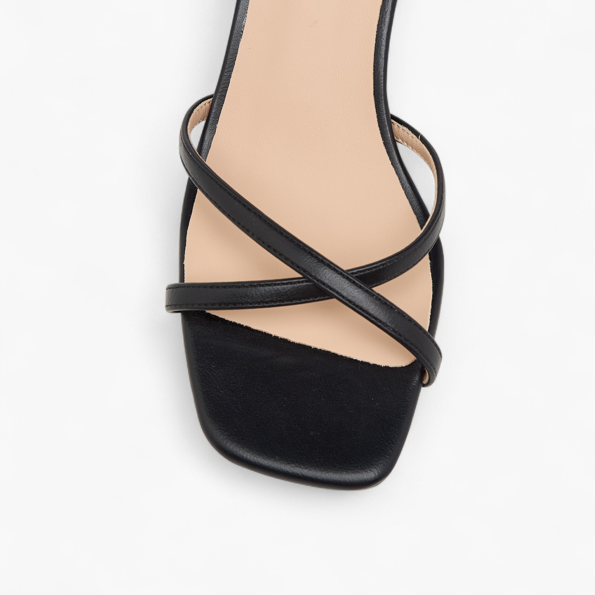 صندل سهل الارتداء بأحزمة رفيعة وكعب صغير من فلورا بيلا-women-shoes-sandals-heeled-image-4