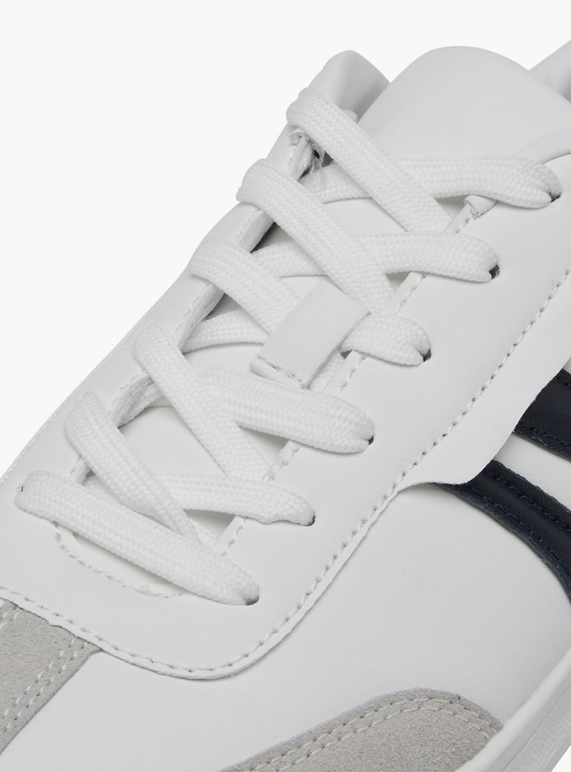 حذاء سنيكرز بألواح ورباط إغلاق للرجال من أل بي أل من شو إكسبريس-men-shoes-sneakers-image-4