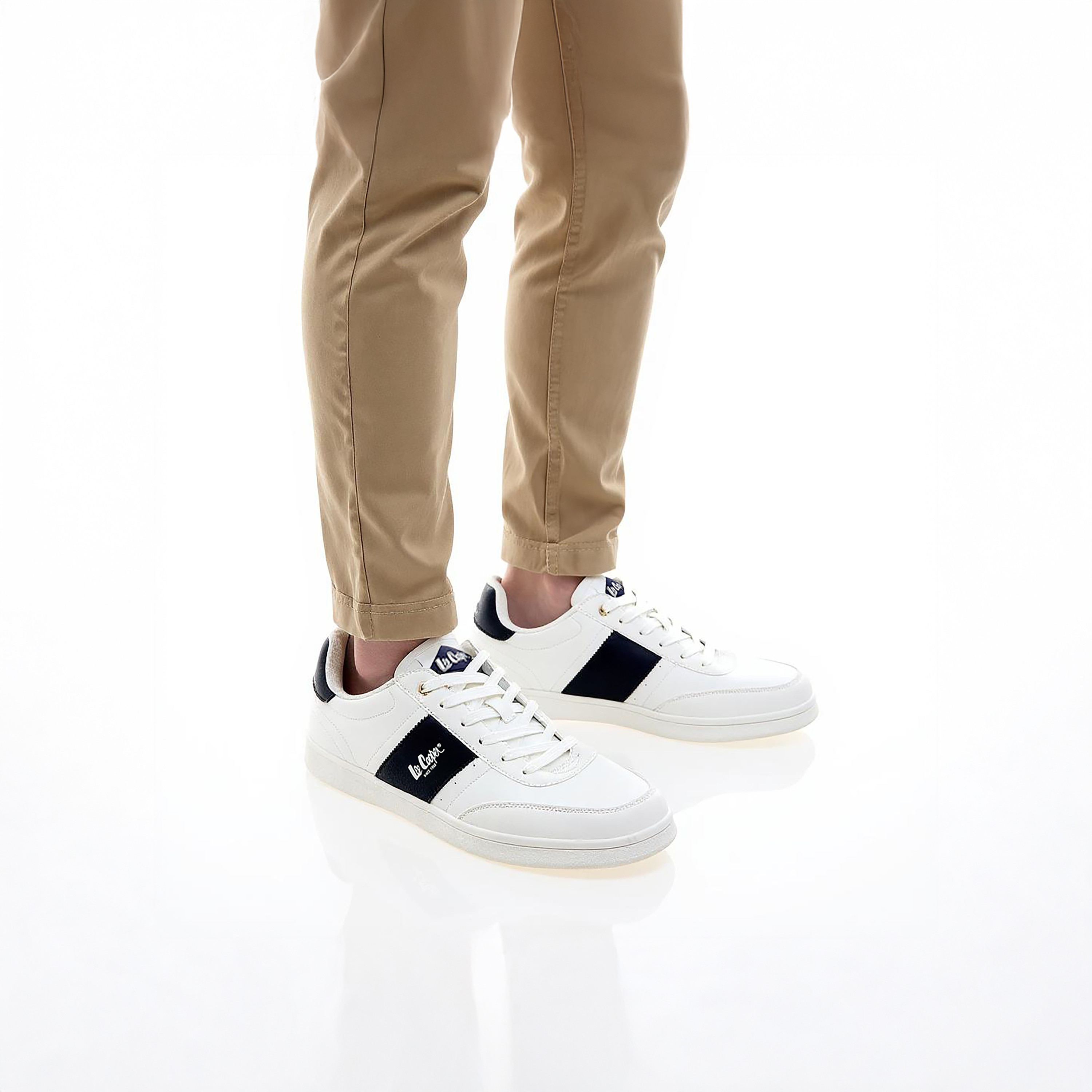 حذاء سنيكرز برباط وتفاصيل شعار للرجال من لي كوبر-men-shoes-sneakers-image-2