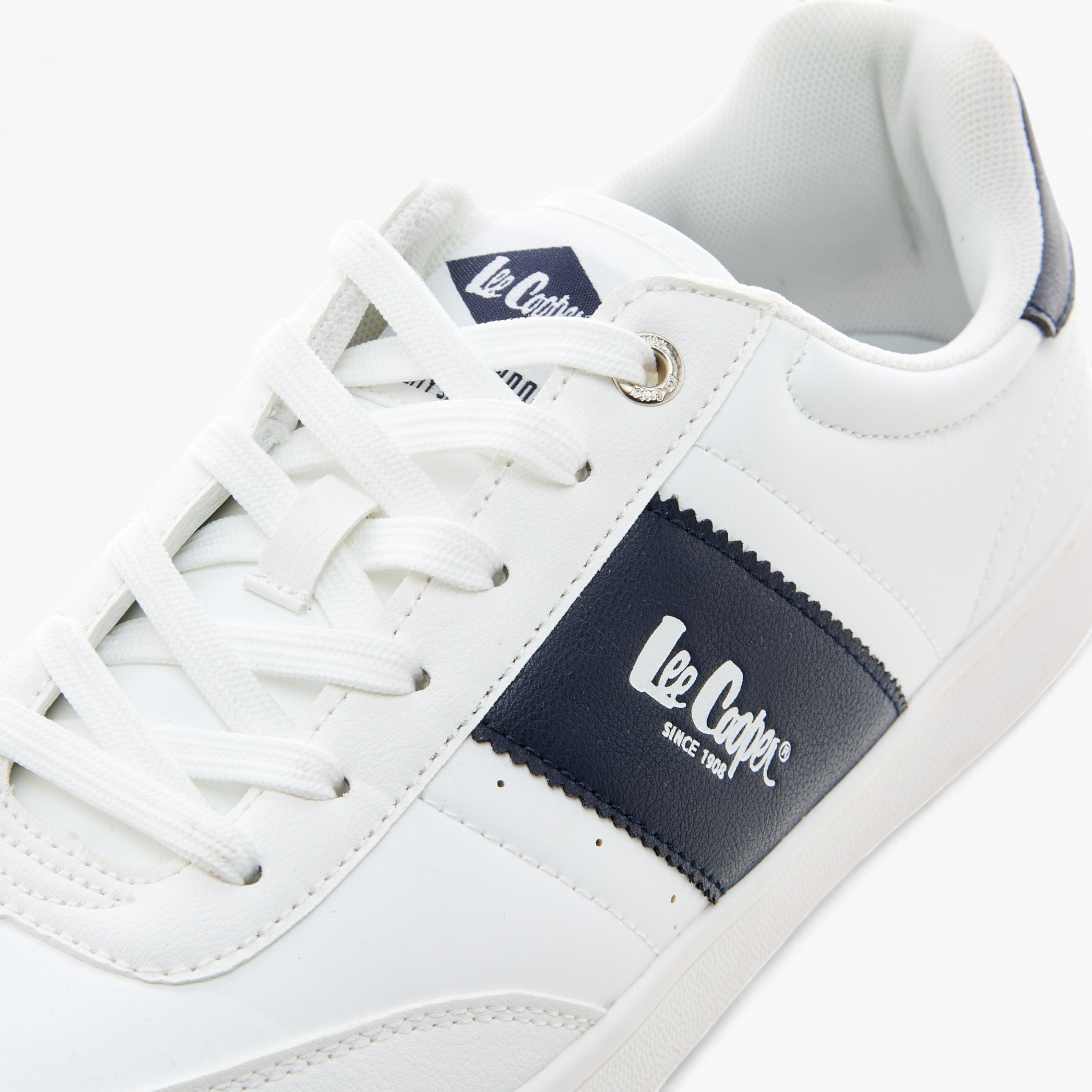 حذاء سنيكرز برباط وتفاصيل شعار للرجال من لي كوبر-men-shoes-sneakers-image-5