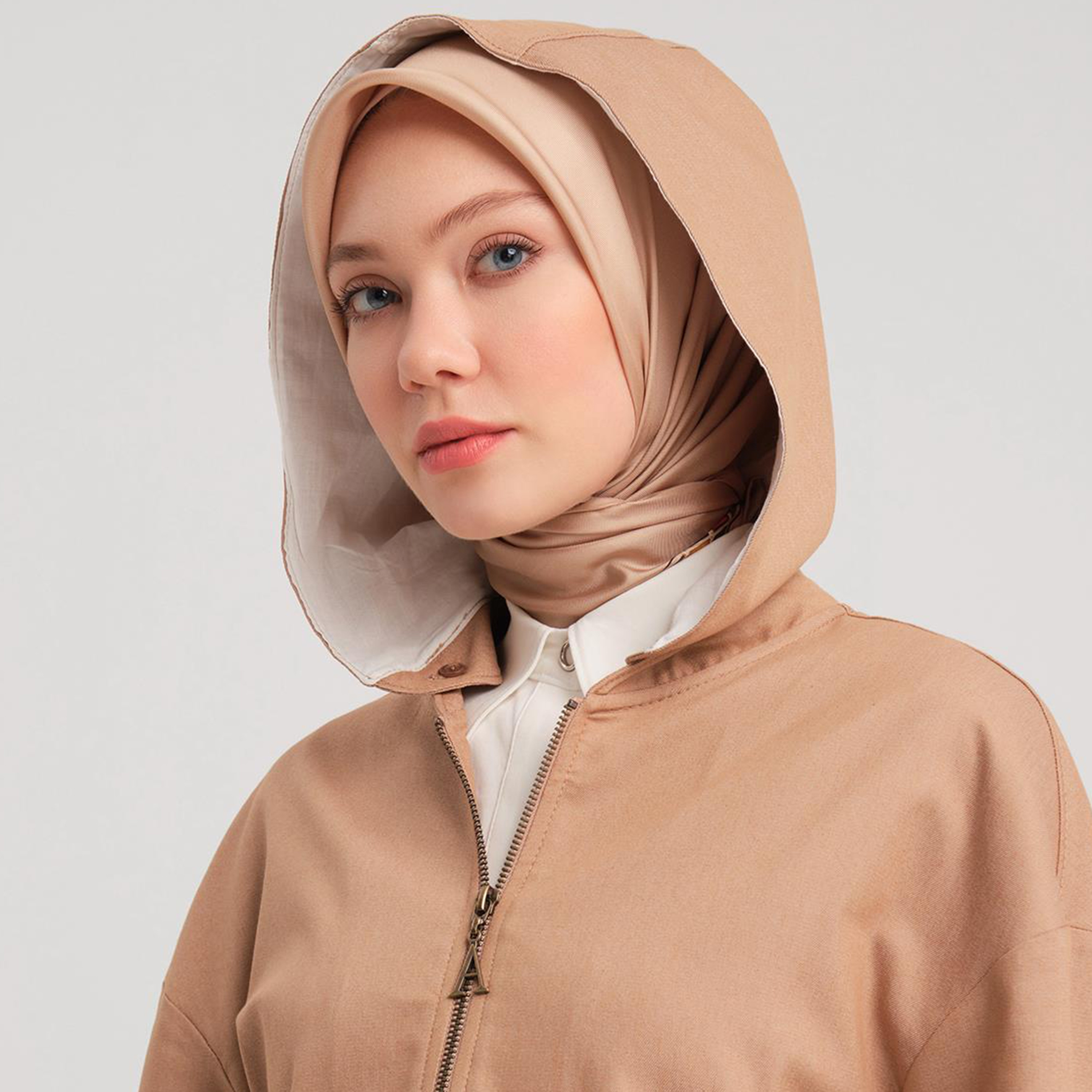 سترة قصيرة للنساء من Armine بغطاء للرأس وحزام ومفصلة-women-clothing-coatsandjackets-jackets-image-2