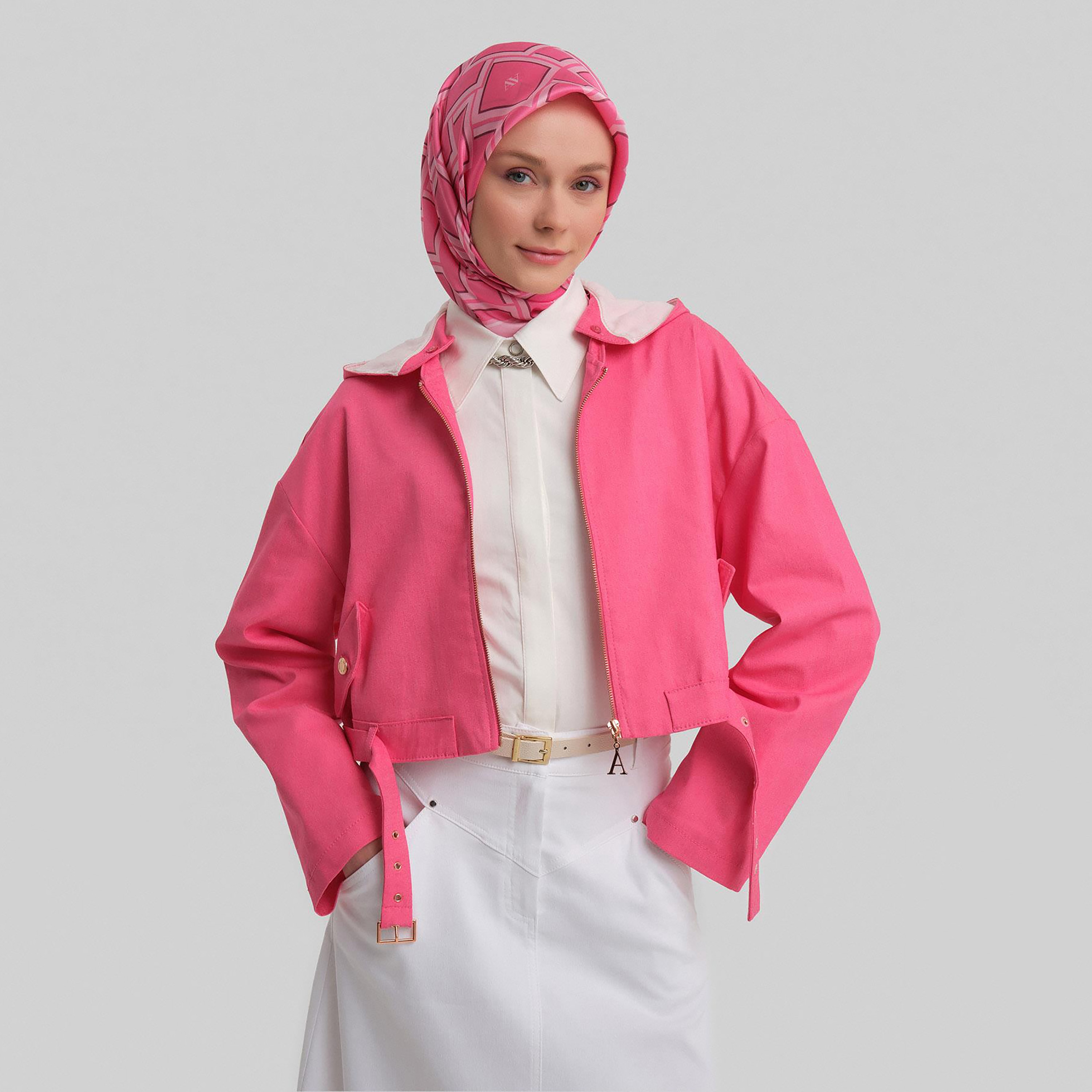 سترة قصيرة للنساء من Armine بغطاء للرأس وحزام ومفصلة-women-clothing-coatsandjackets-jackets-image-5