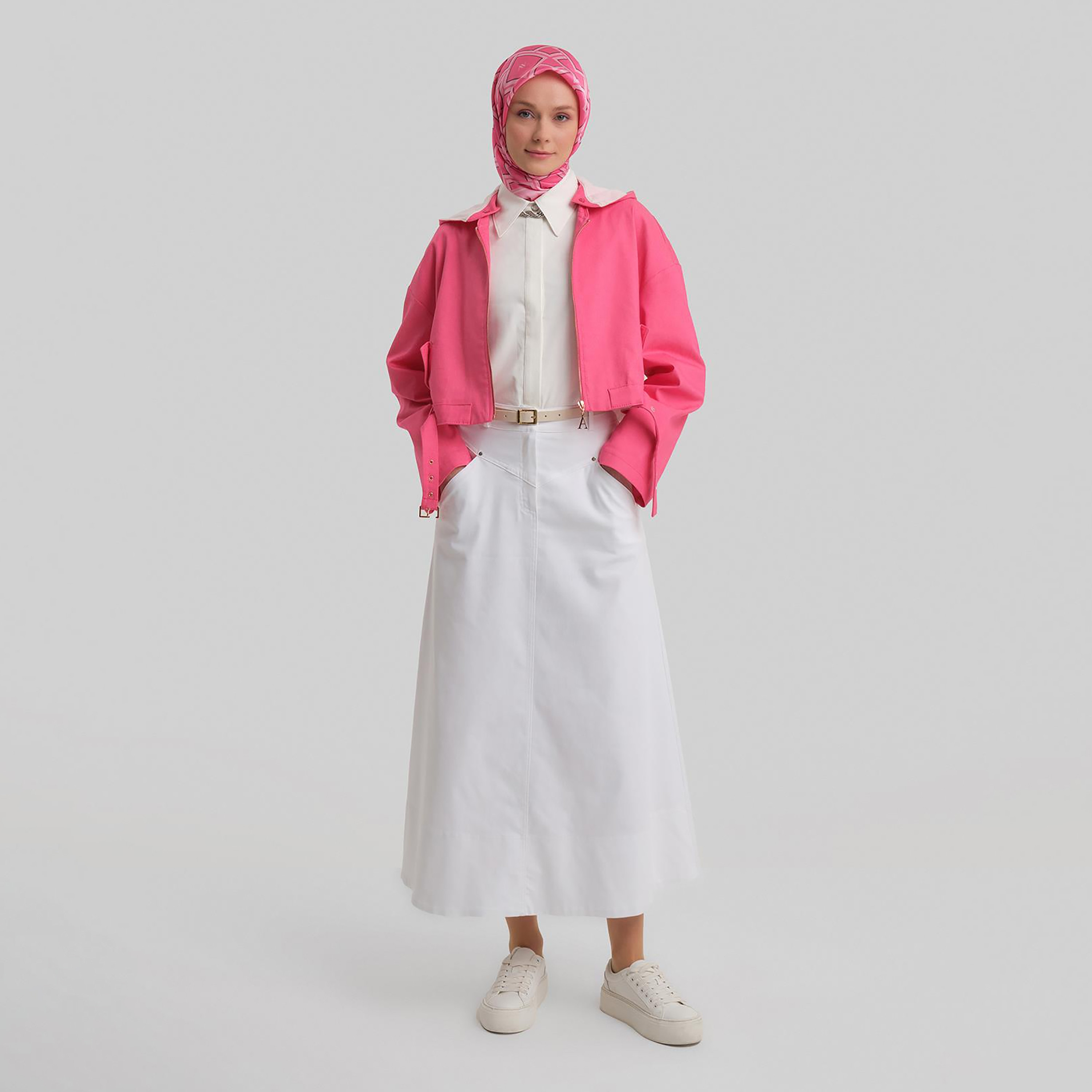 سترة قصيرة للنساء من Armine بغطاء للرأس وحزام ومفصلة-women-clothing-coatsandjackets-jackets-image-6