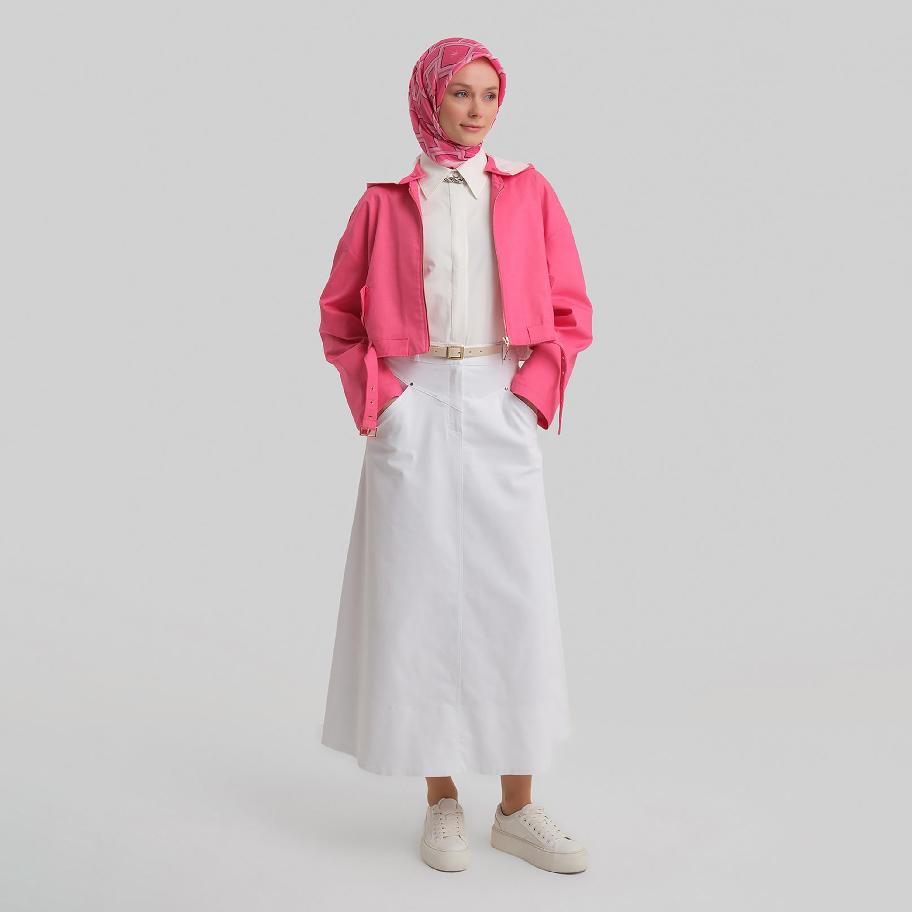 سترة قصيرة للنساء من Armine بغطاء للرأس وحزام ومفصلة-women-clothing-coatsandjackets-jackets-image-7