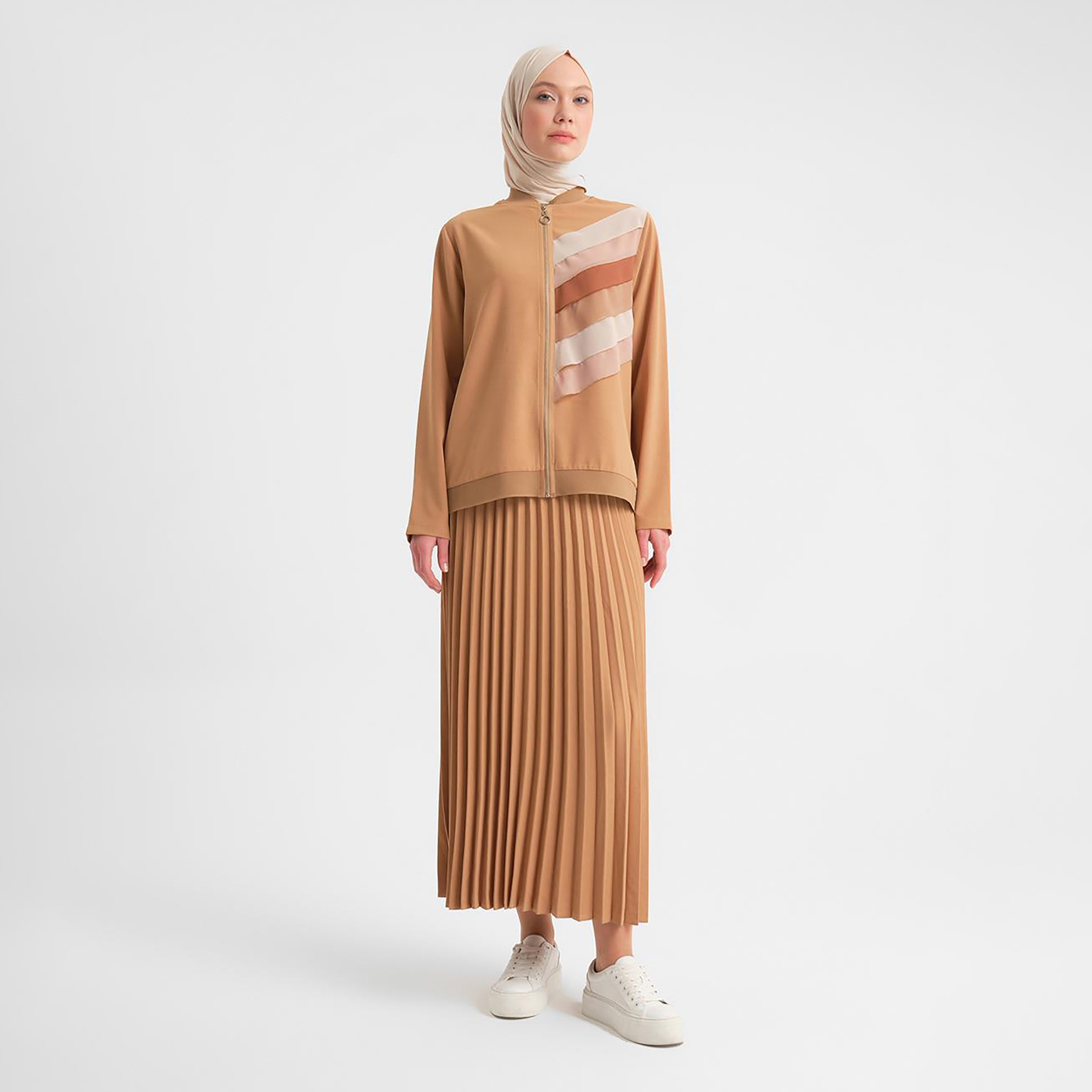 طقم جاكيت نسائي ذو ياقة ثابتة من Armine مكون من قطعتين وتنورة طويلة-women-clothing-coordsets-image-1