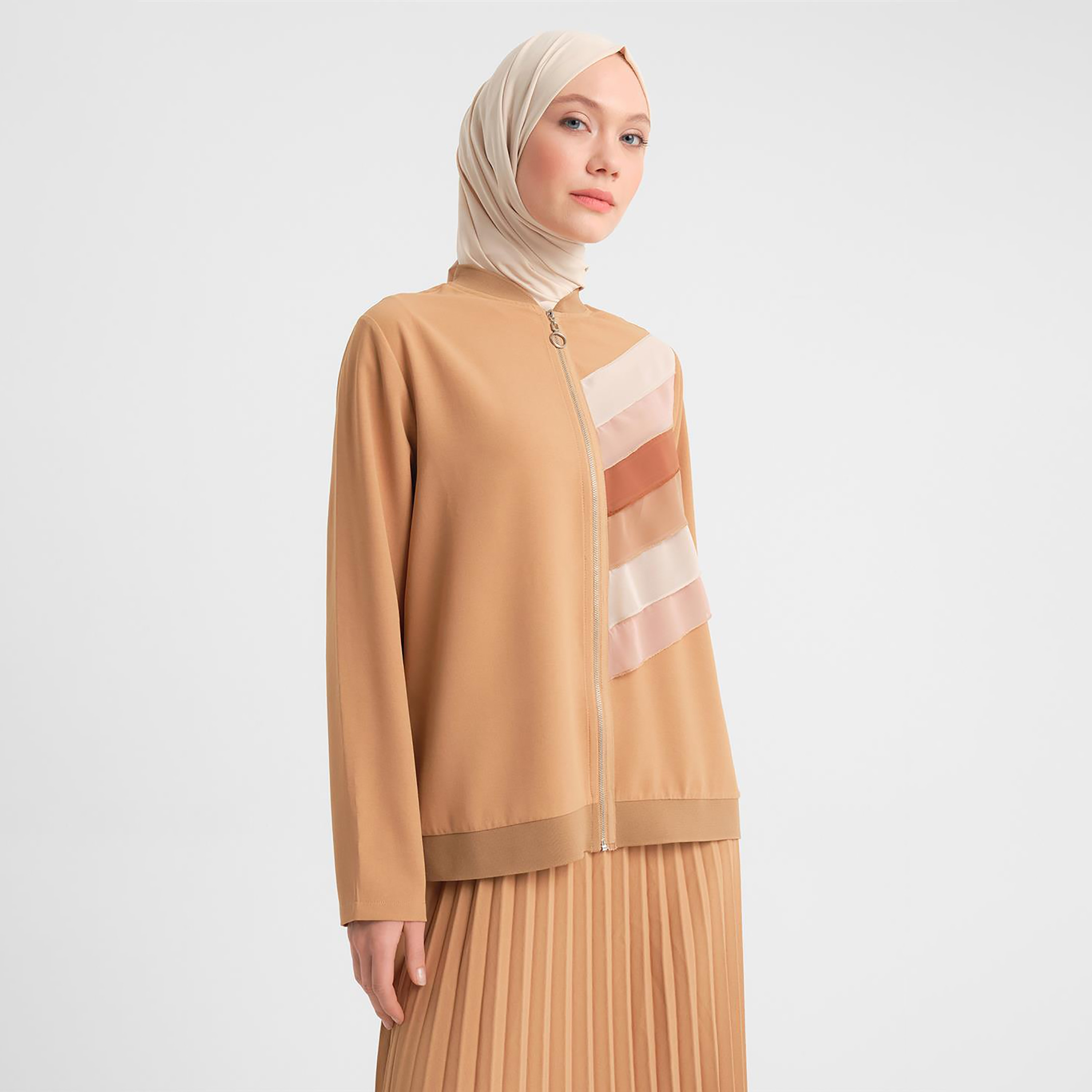 طقم جاكيت نسائي ذو ياقة ثابتة من Armine مكون من قطعتين وتنورة طويلة-women-clothing-coordsets-image-2