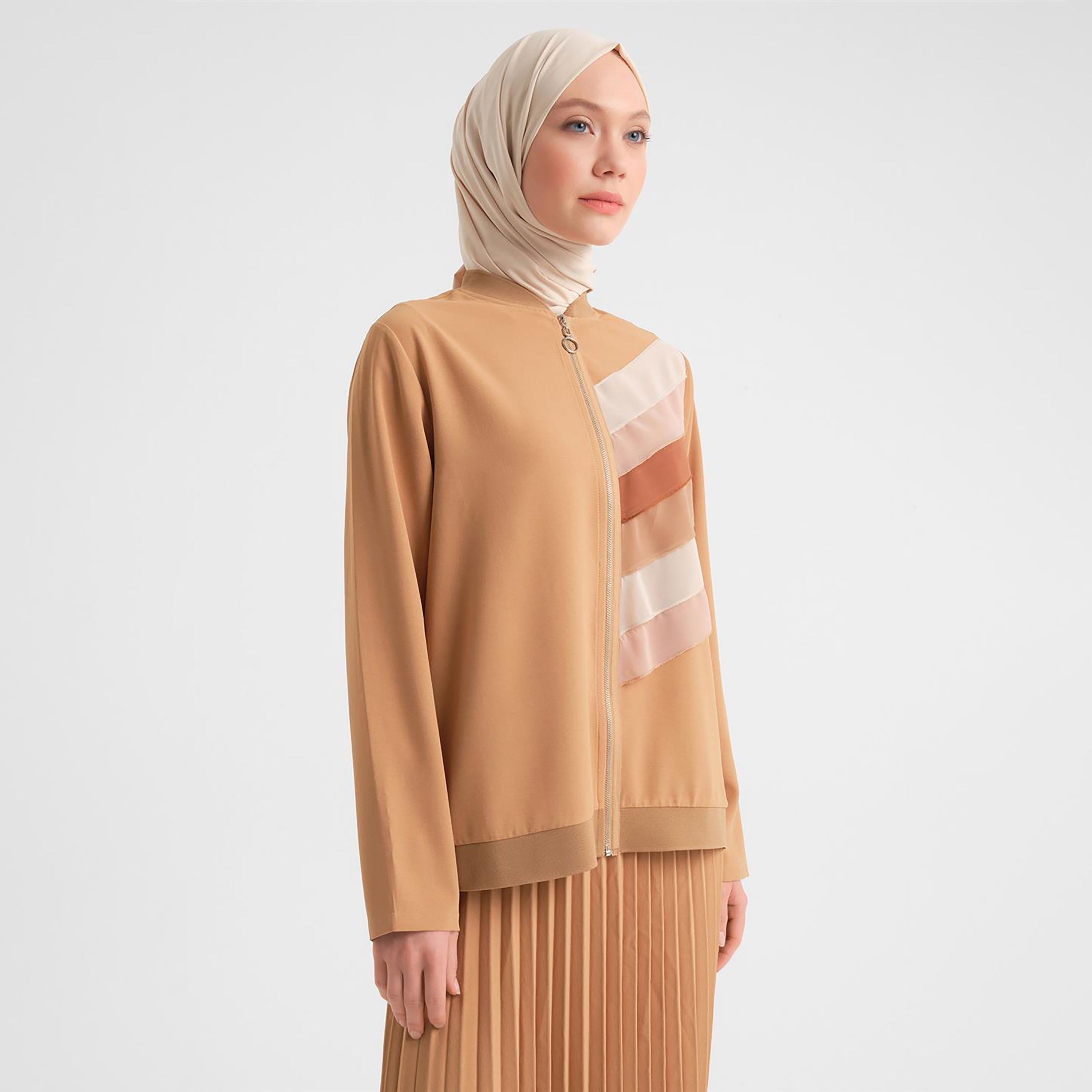 طقم جاكيت نسائي ذو ياقة ثابتة من Armine مكون من قطعتين وتنورة طويلة-women-clothing-coordsets-image-3