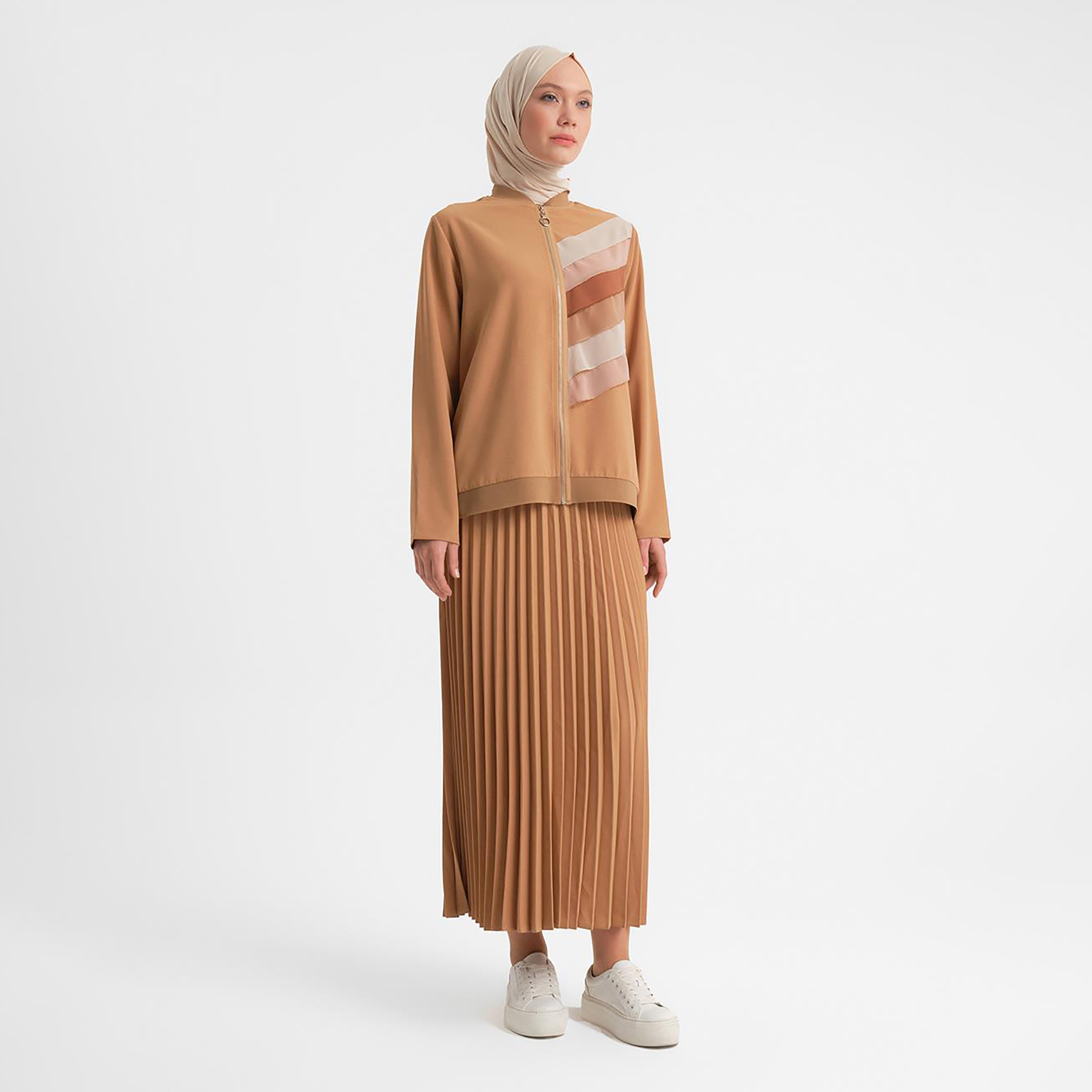 طقم جاكيت نسائي ذو ياقة ثابتة من Armine مكون من قطعتين وتنورة طويلة-women-clothing-coordsets-image-4