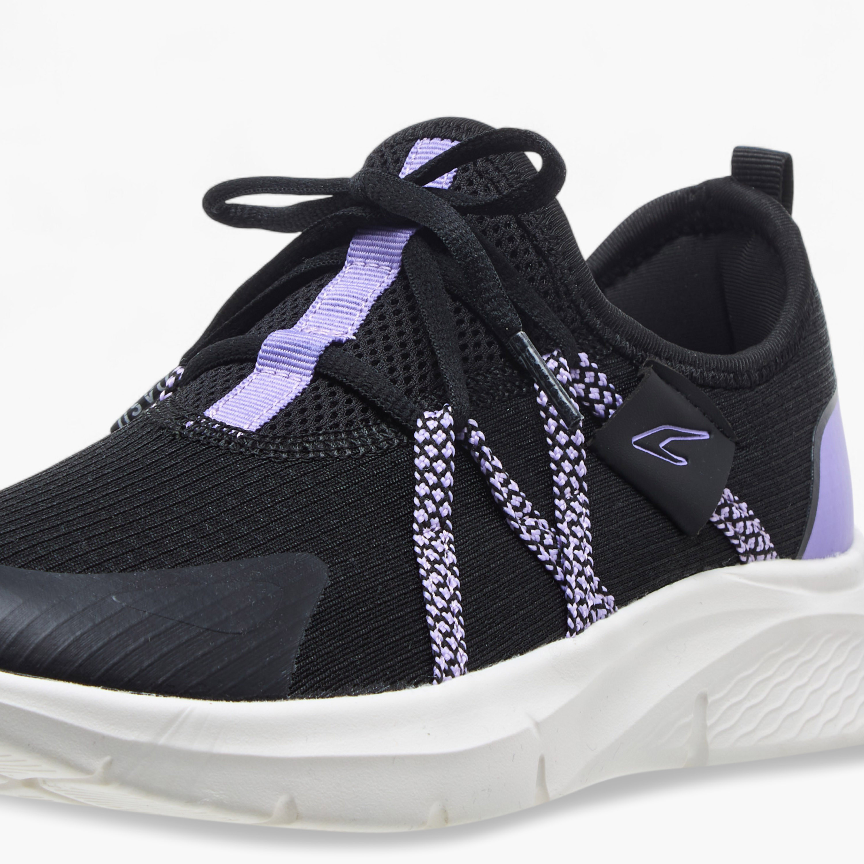 حذاء رياضي برباط إغلاق وتفاصيل شعار من داش-women-shoes-sneakers-image-4