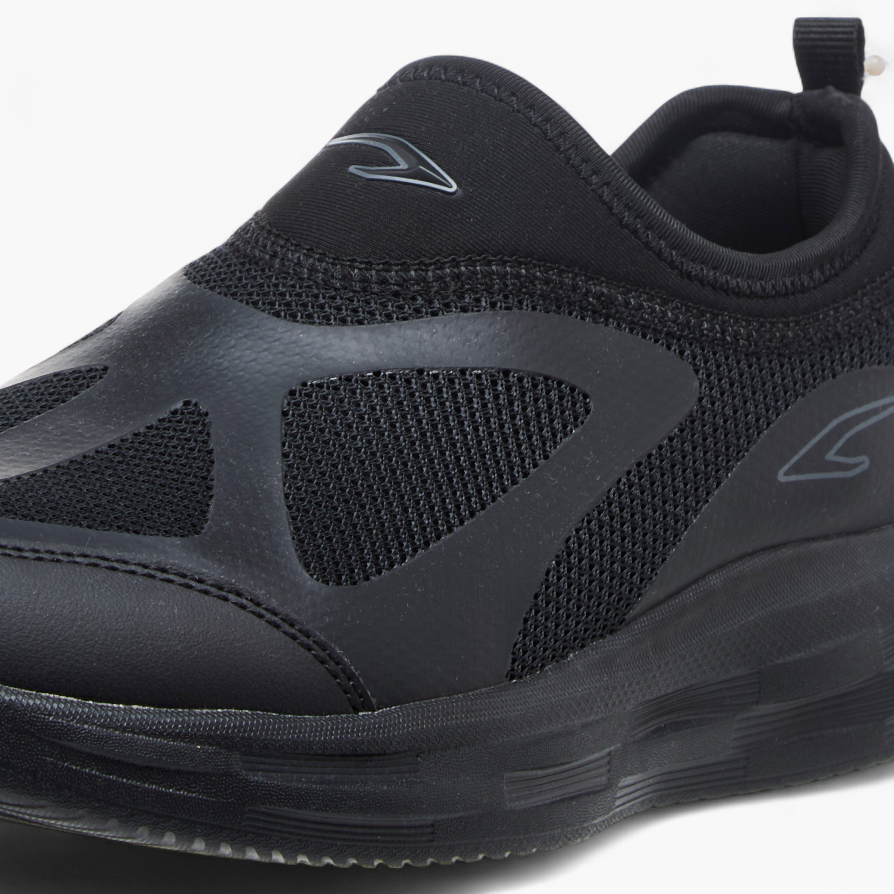 Dash Logo Detail Slip-On Sports Shoes-women-shoes-sneakers-image-4