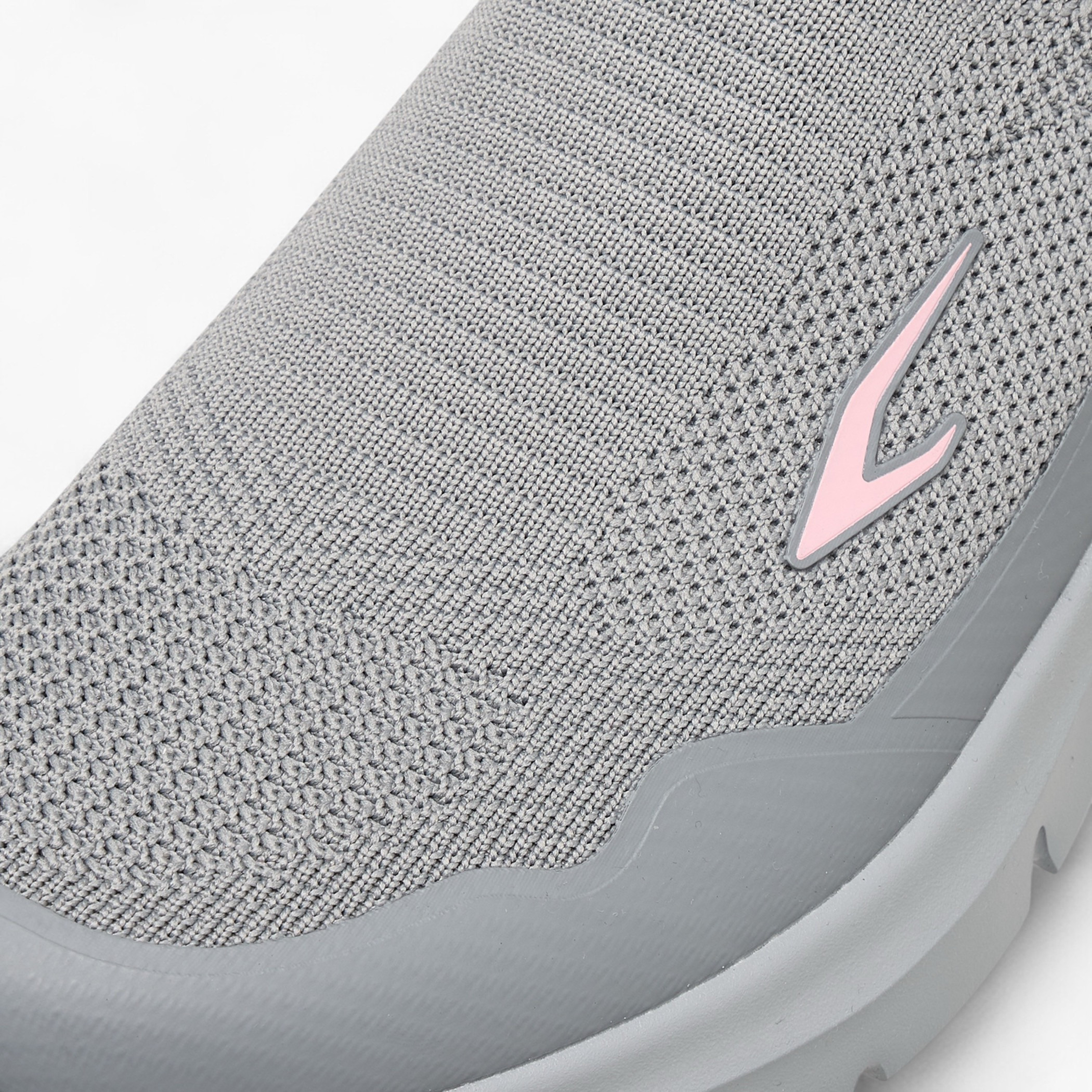 حذاء رياضي سهل الارتداء بشعار من داش-women-shoes-sports-image-6