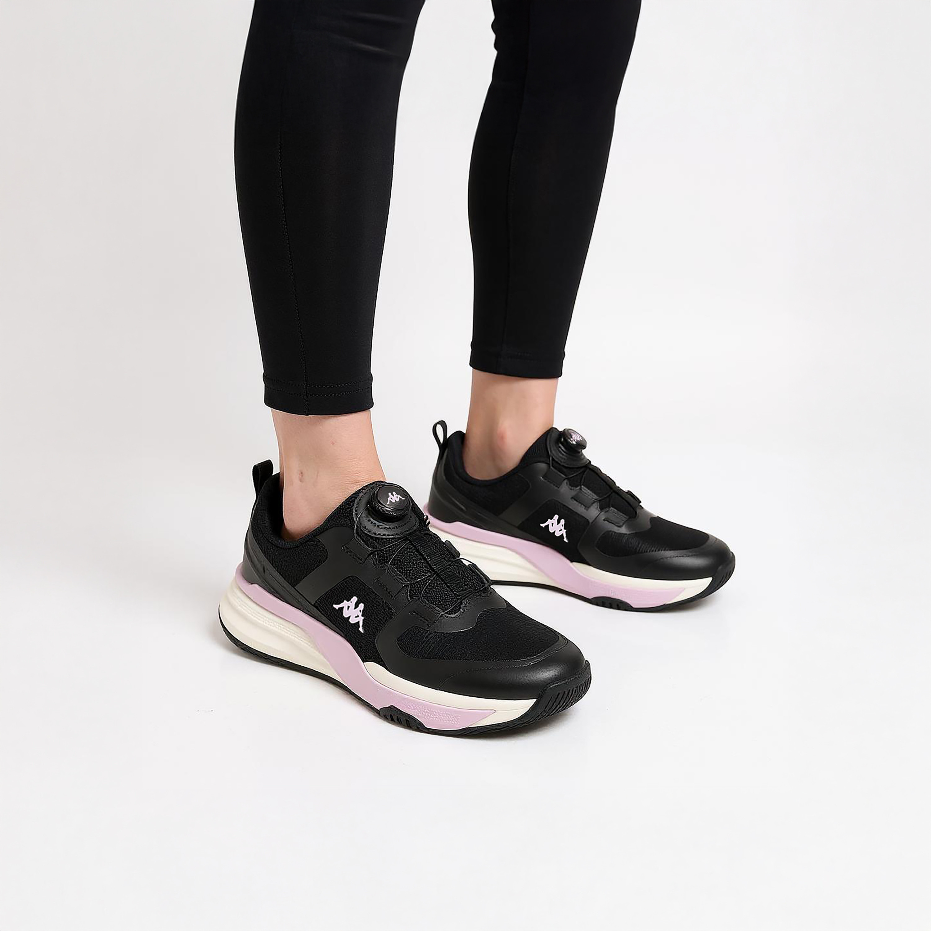 حذاء بادل بإبزيم إغلاق دوّار وتفاصيل الشعار للنساء من كابا-women-shoes-sports-image-2