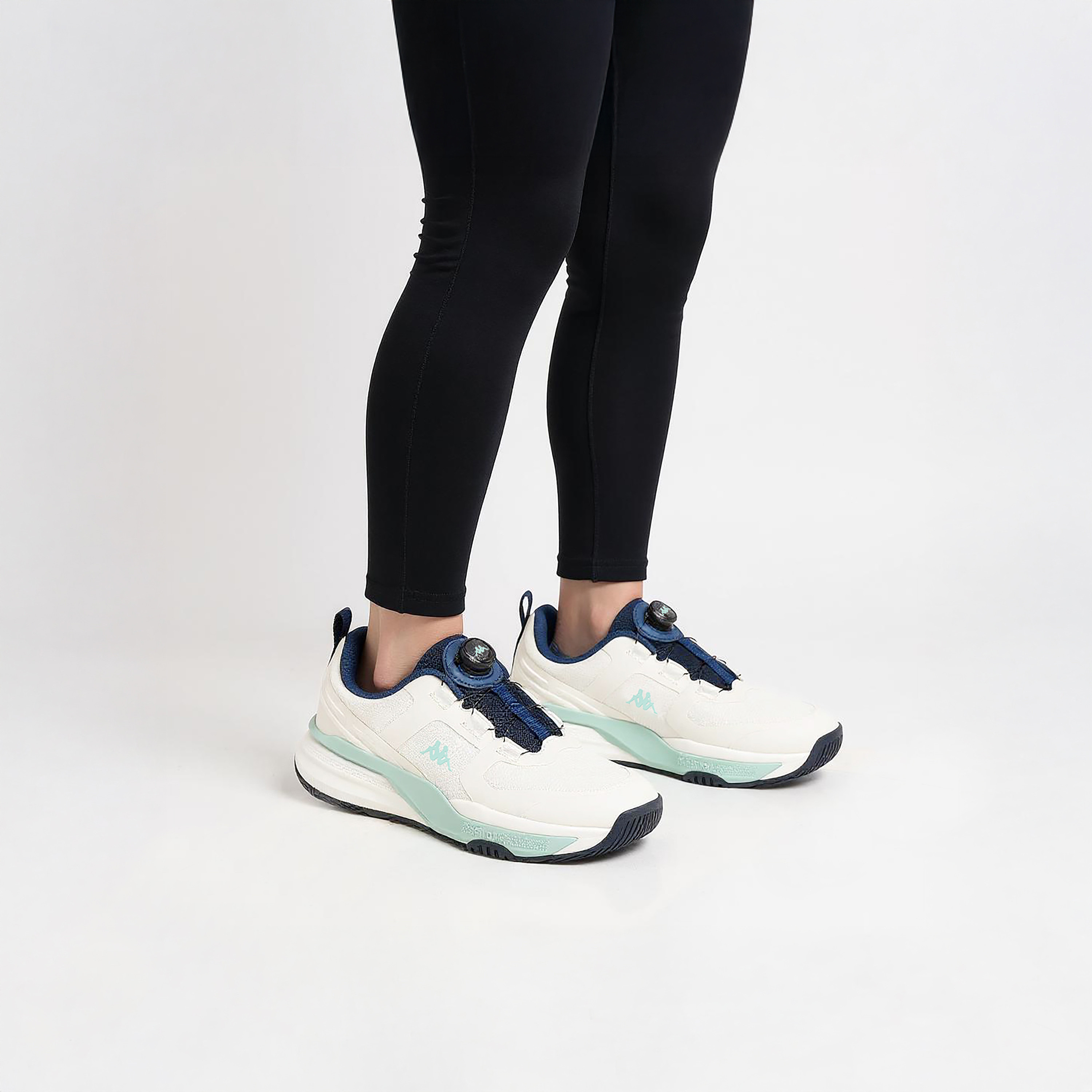 حذاء بادل بإبزيم إغلاق دوّار وتفاصيل الشعار للنساء من كابا-women-shoes-sports-image-3