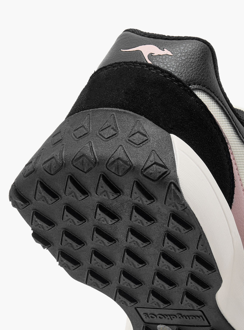 حذاء رياضي بألواح ورباط إغلاق للنساء من كانجاروز-women-shoes-sports-image-7