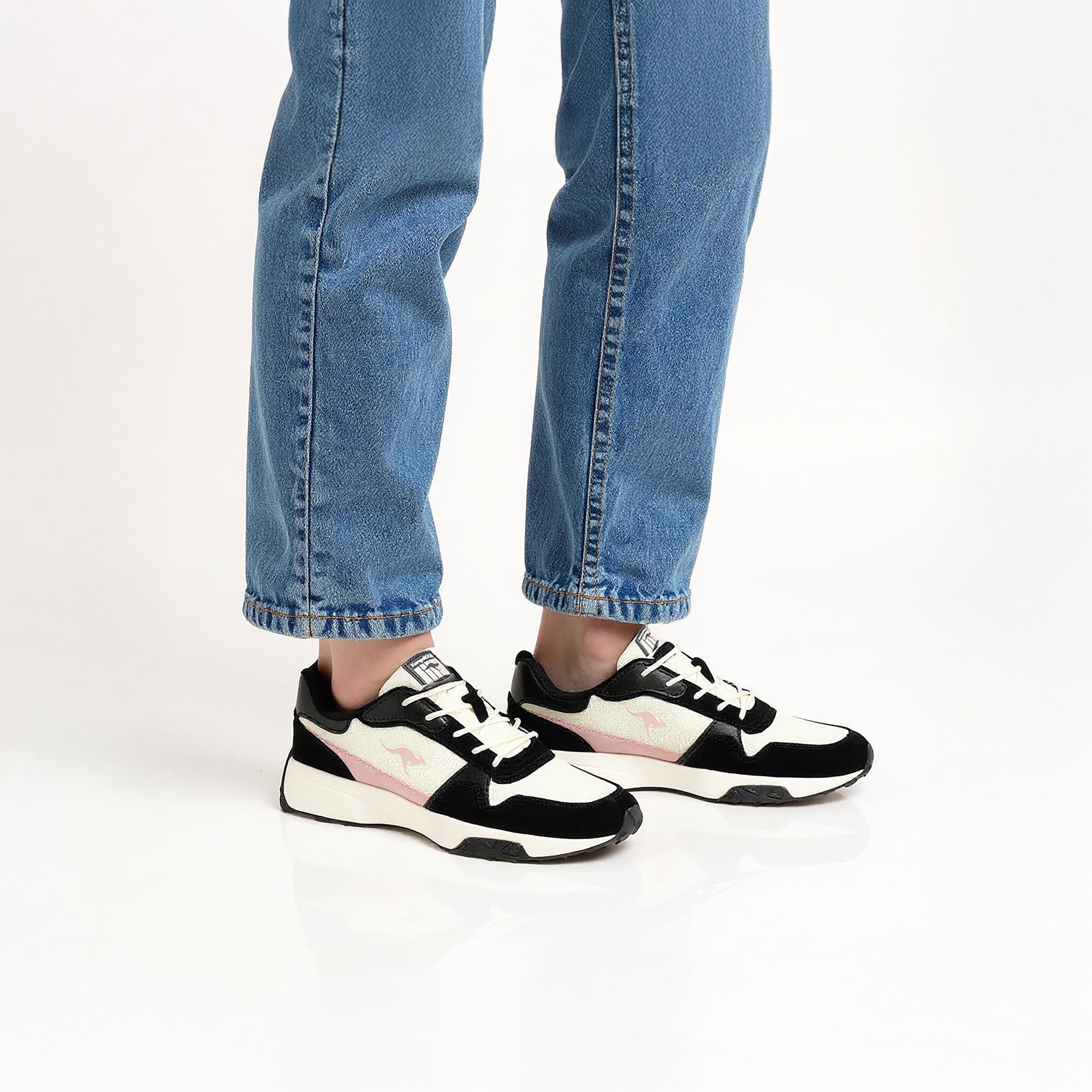 حذاء رياضي بألواح ورباط إغلاق للنساء من كانجاروز-women-shoes-sports-image-3