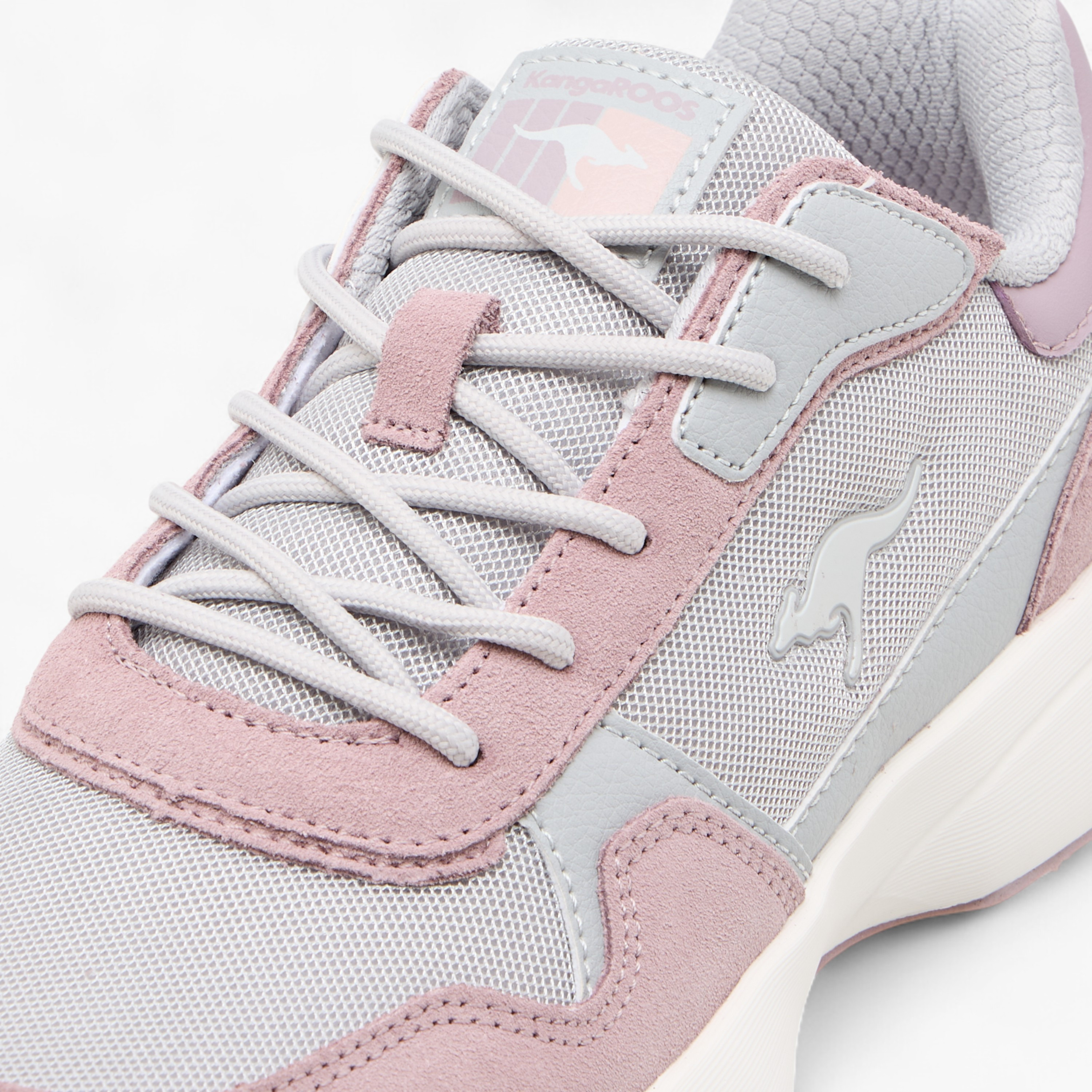 حذاء رياضي بقوالب ملونة ورباط للنساء من كانجاروس-women-shoes-sneakers-image-6