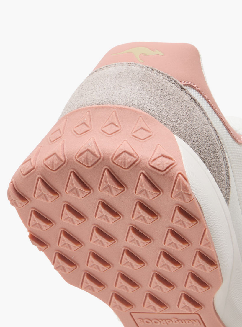 حذاء رياضي بقوالب ملونة ورباط للنساء من كانجاروس-women-shoes-sneakers-image-6
