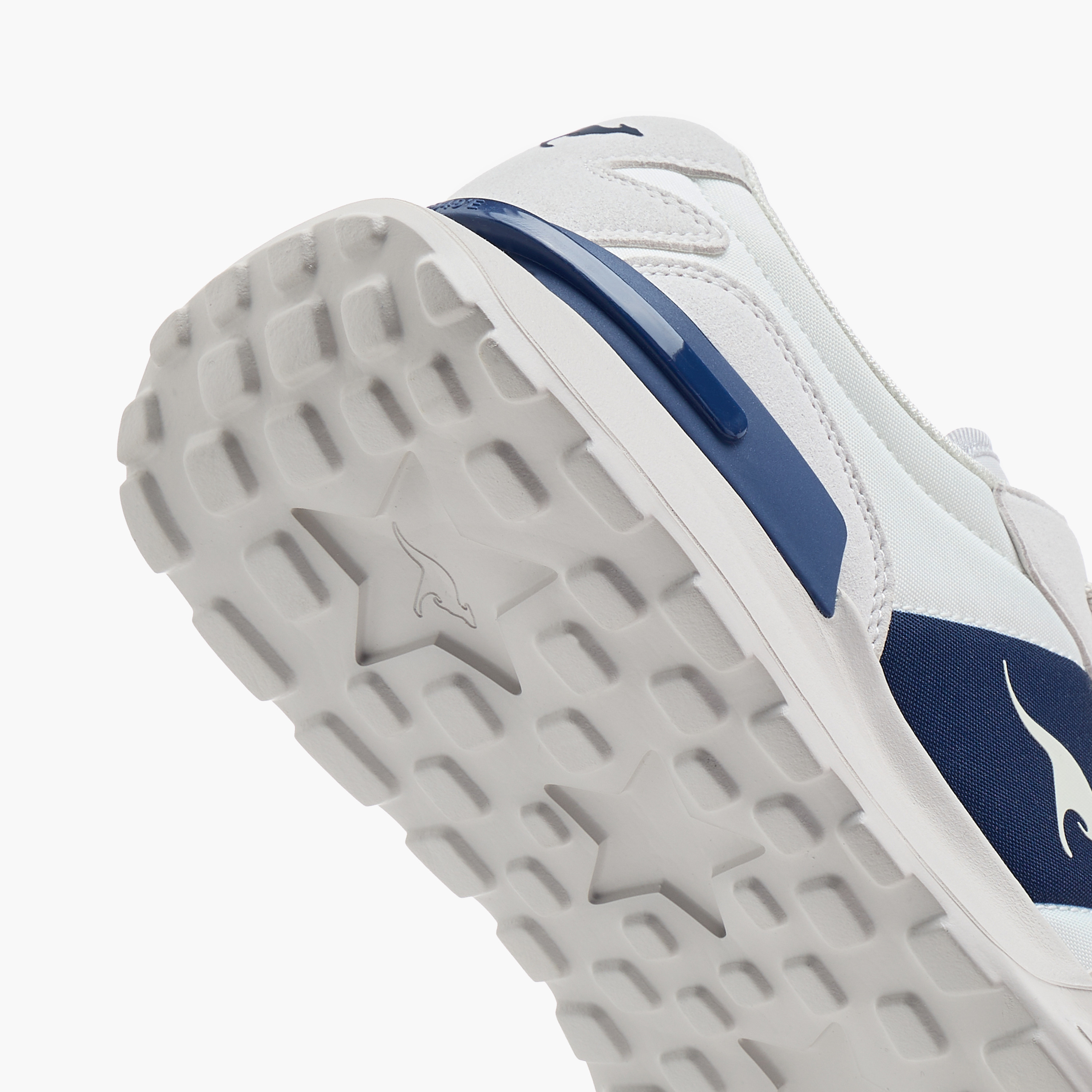 كانجاروز - حذاء رياضي رجالي مع تفاصيل الشعار ورباط إغلاق-sports-men-shoes-image-5