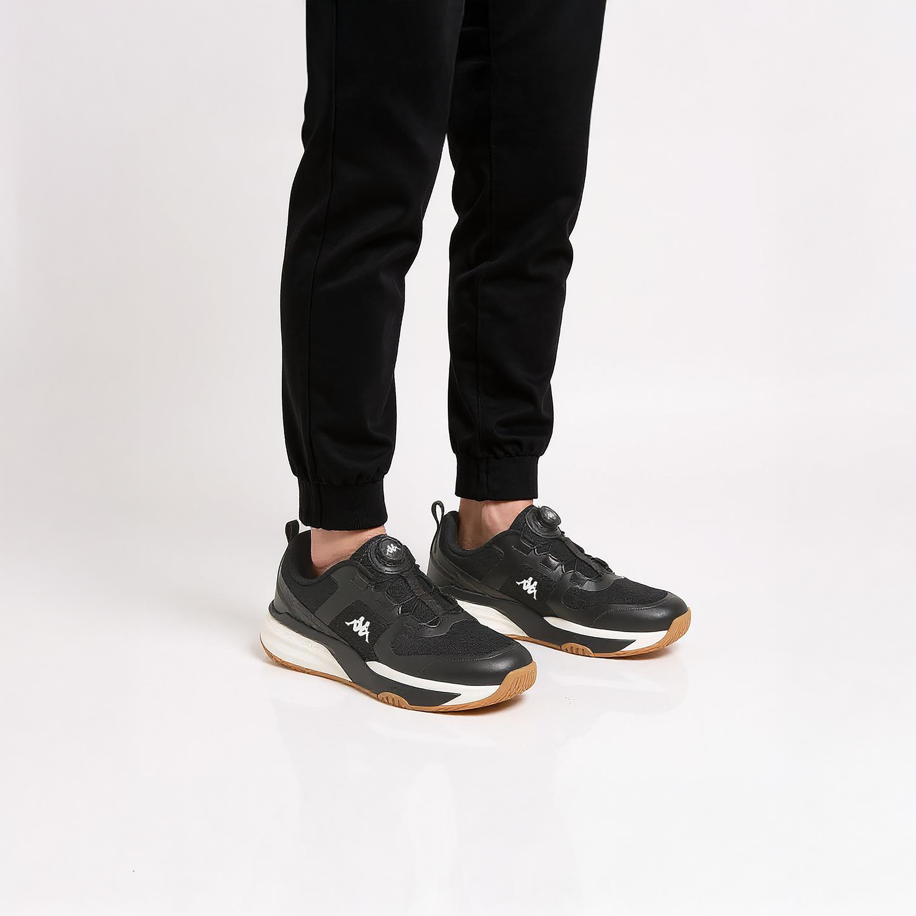 حذاء رياضي بادل بإبزيم إغلاق دوّار وتفاصيل الشعار للرجال من كابا-men-shoes-sports-image-3