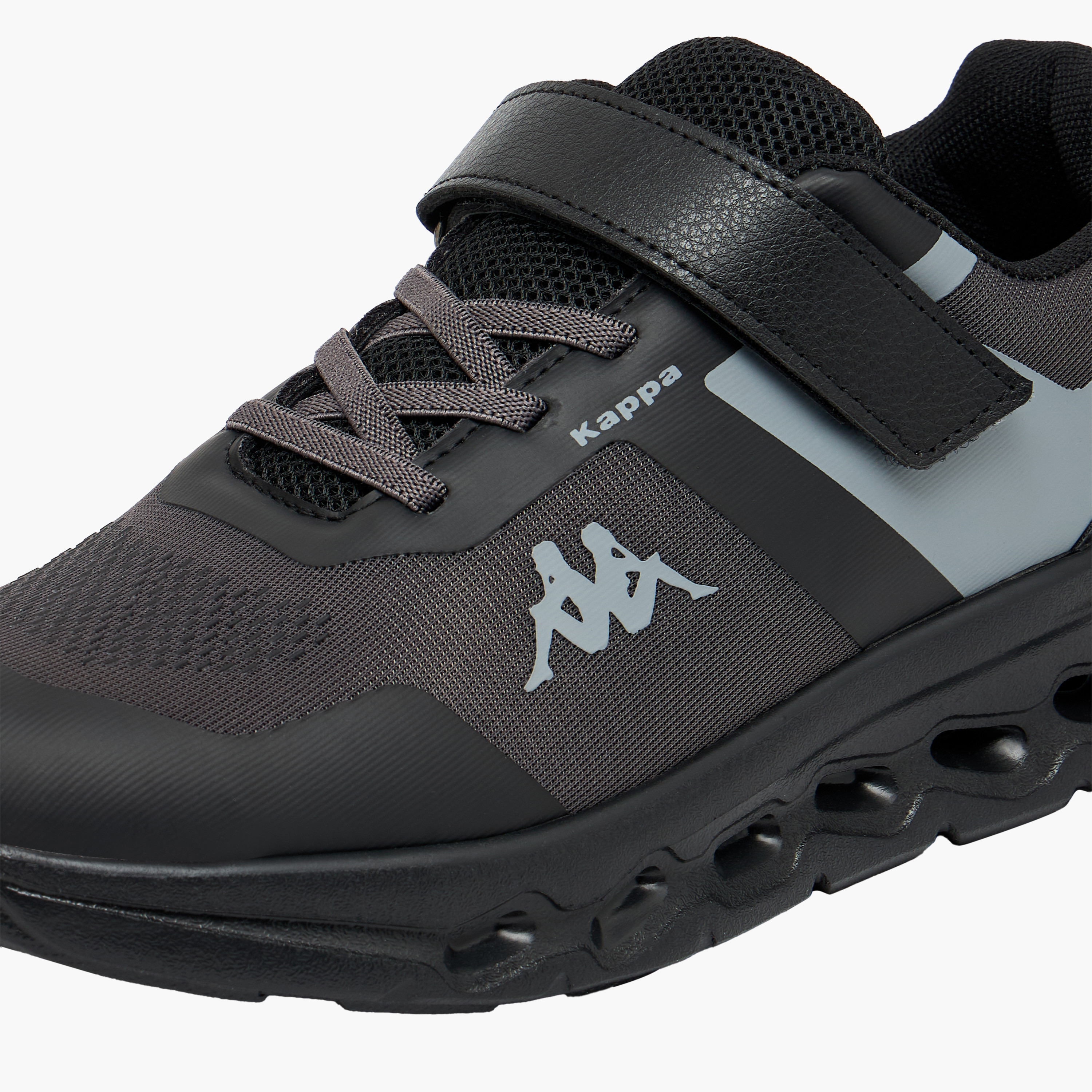حذاء رياضي بشريط لاصق وطبعات شعار للأولاد من كابا-sports-boys-shoes-image-5